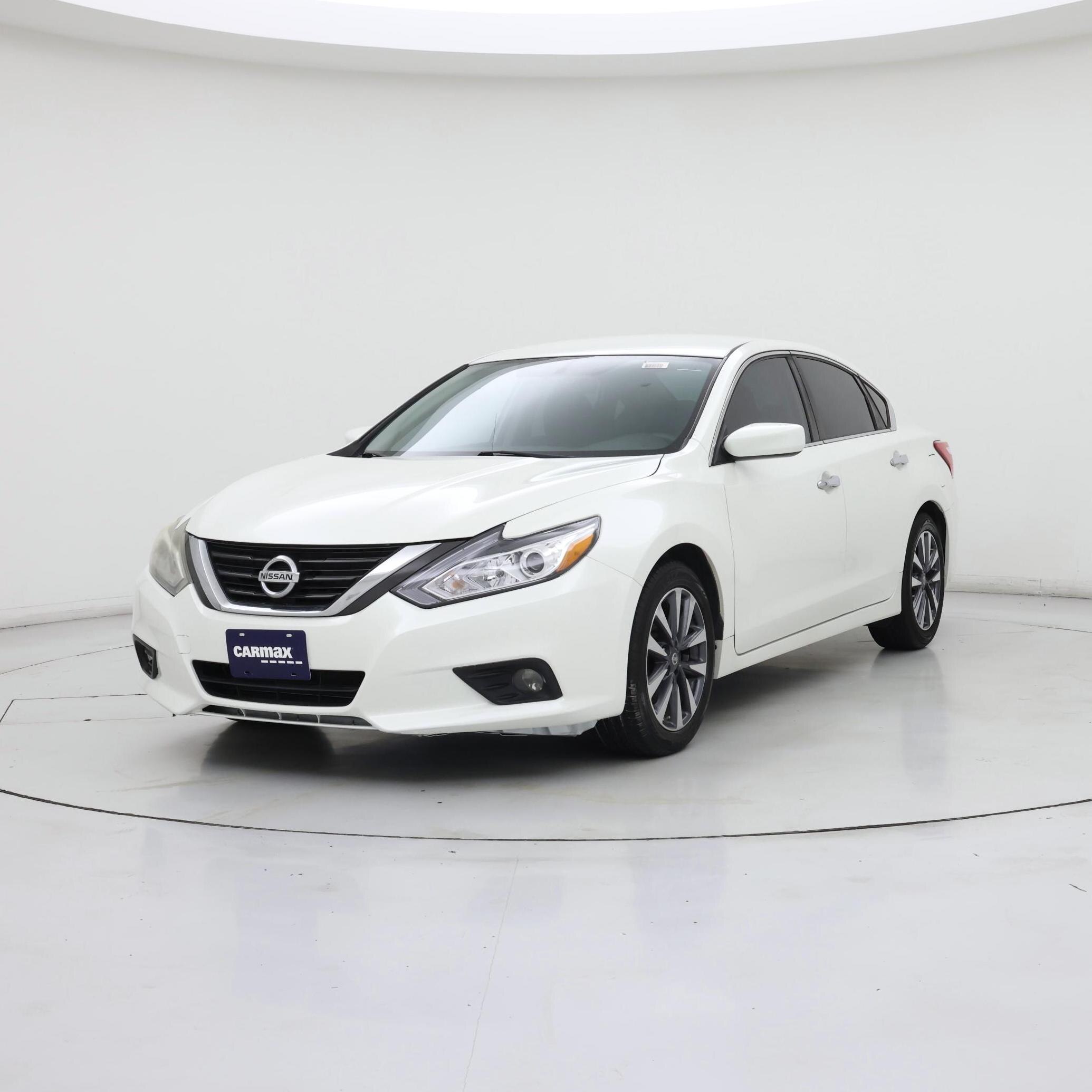 Thumbnail: 2017 Nissan Altima - 4