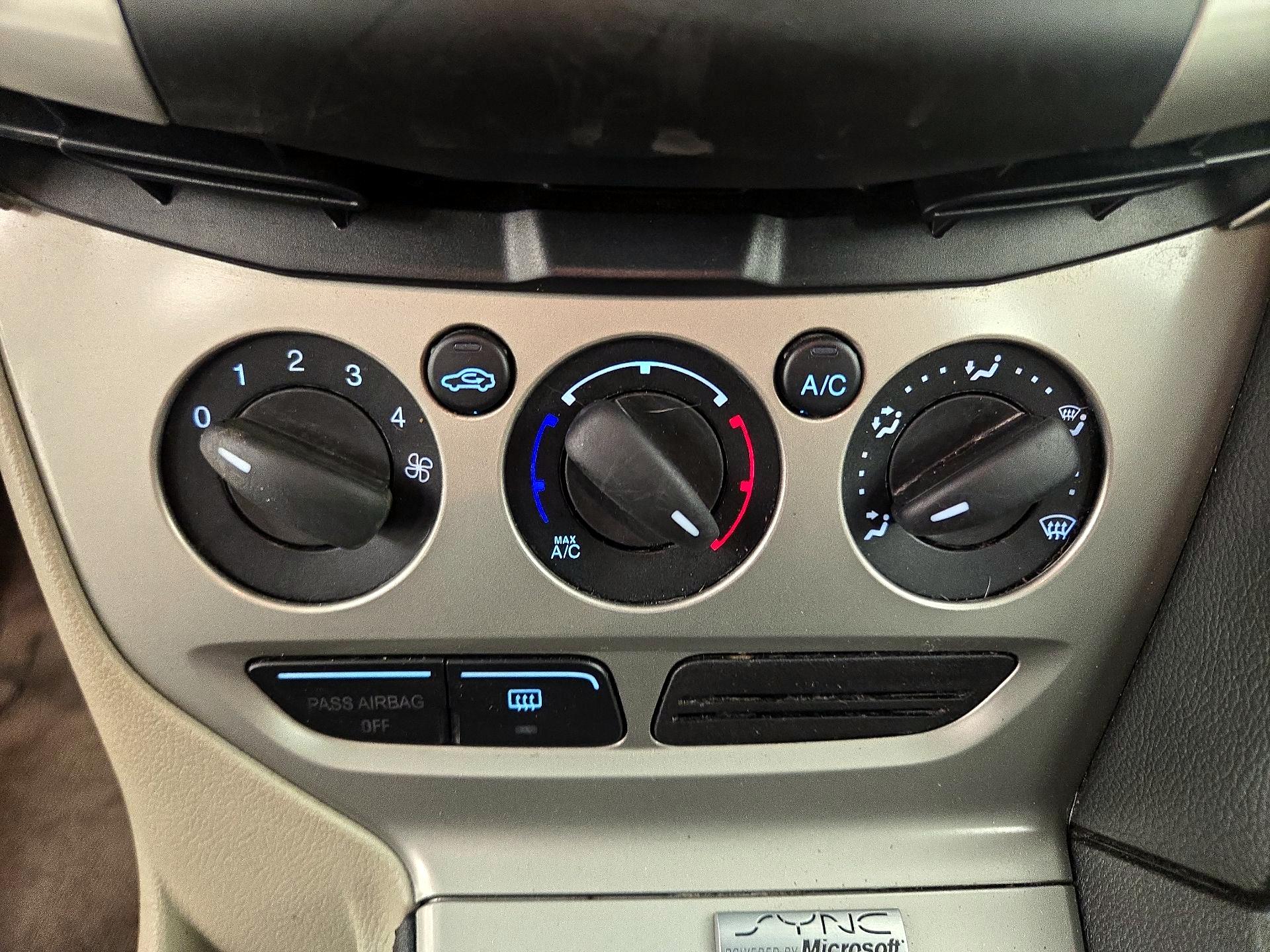 Thumbnail: 2014 Ford Focus - 15