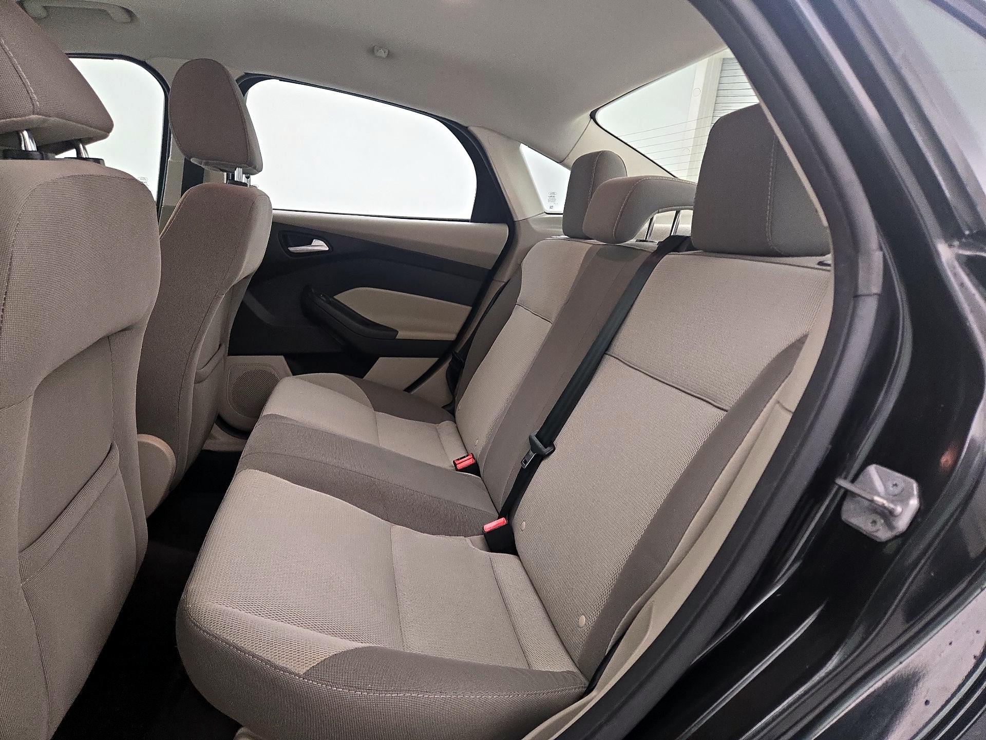 Thumbnail: 2014 Ford Focus - 18