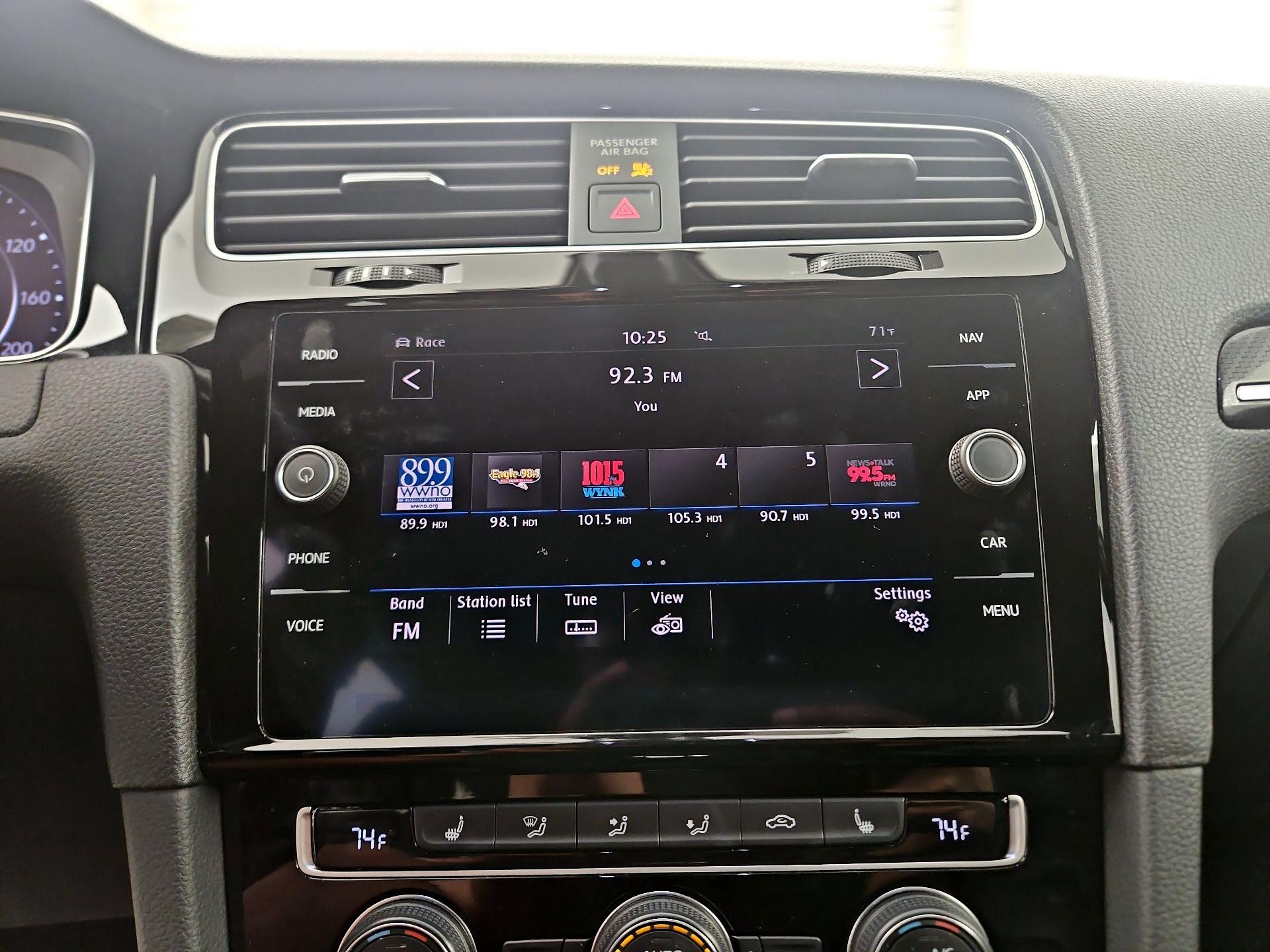 Thumbnail: 2019 Volkswagen Golf - 15