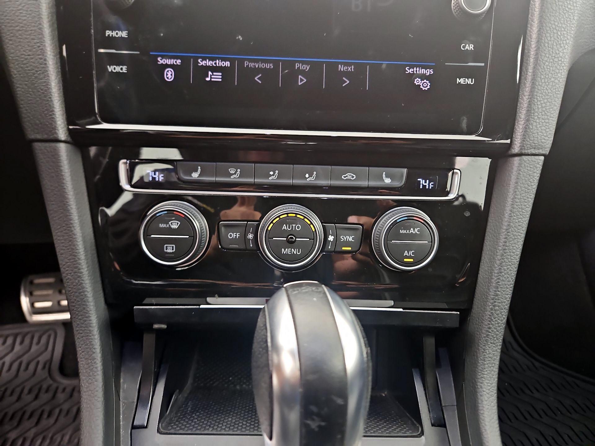 Thumbnail: 2019 Volkswagen Golf - 16