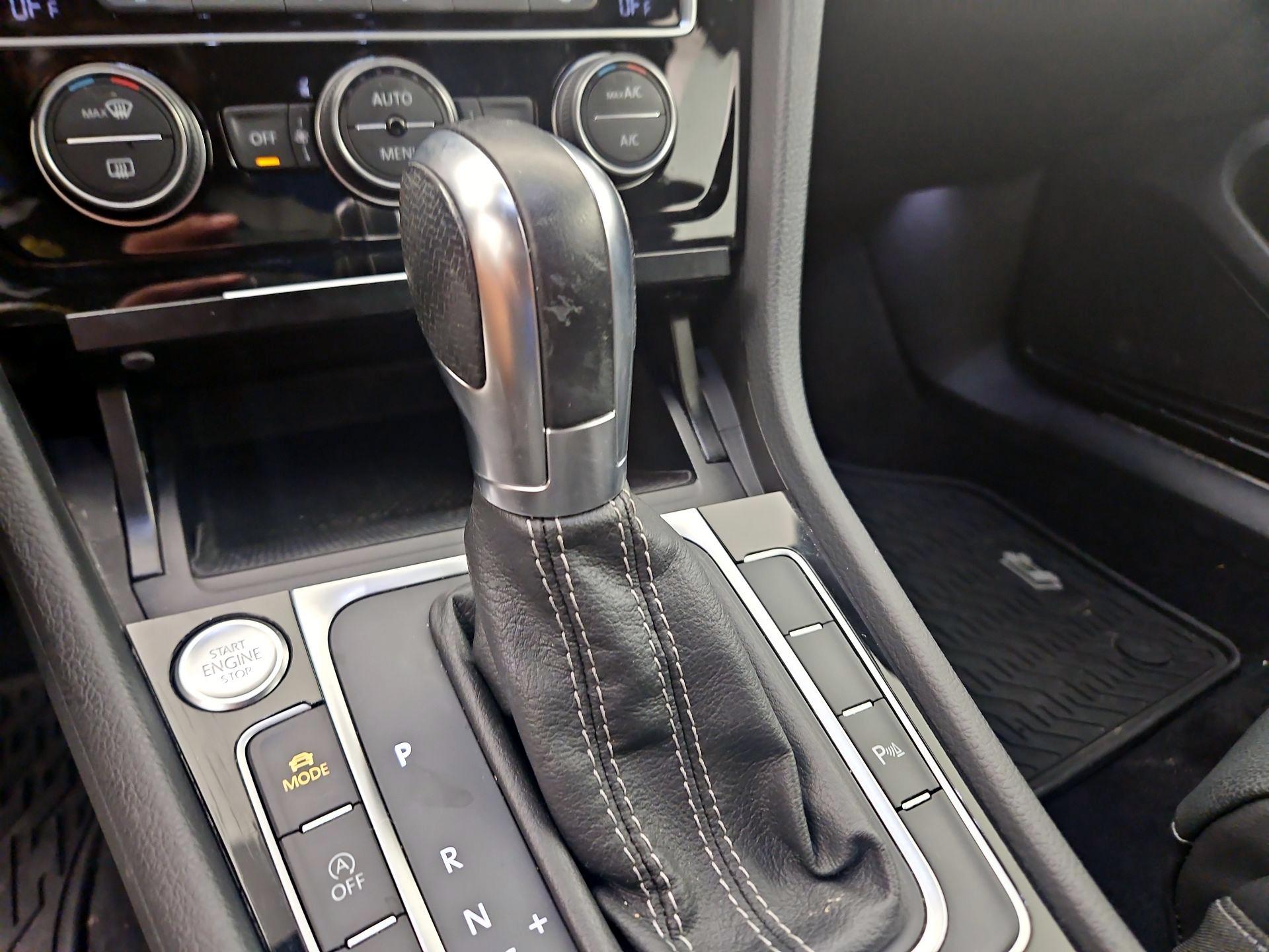 Thumbnail: 2019 Volkswagen Golf - 17