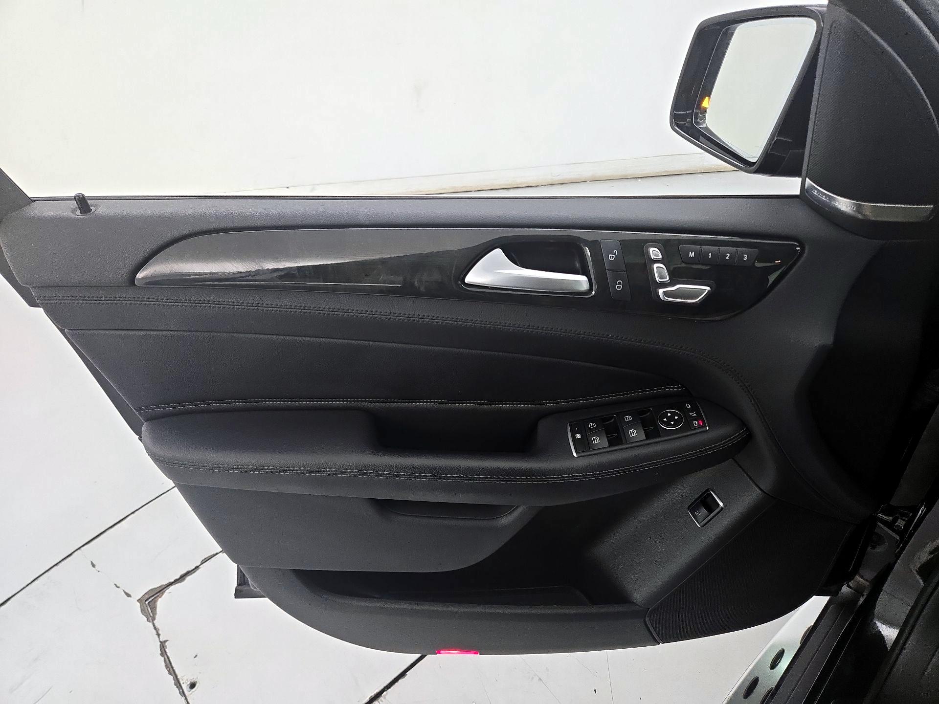 Thumbnail: 2016 Mercedes-Benz GLE - 12