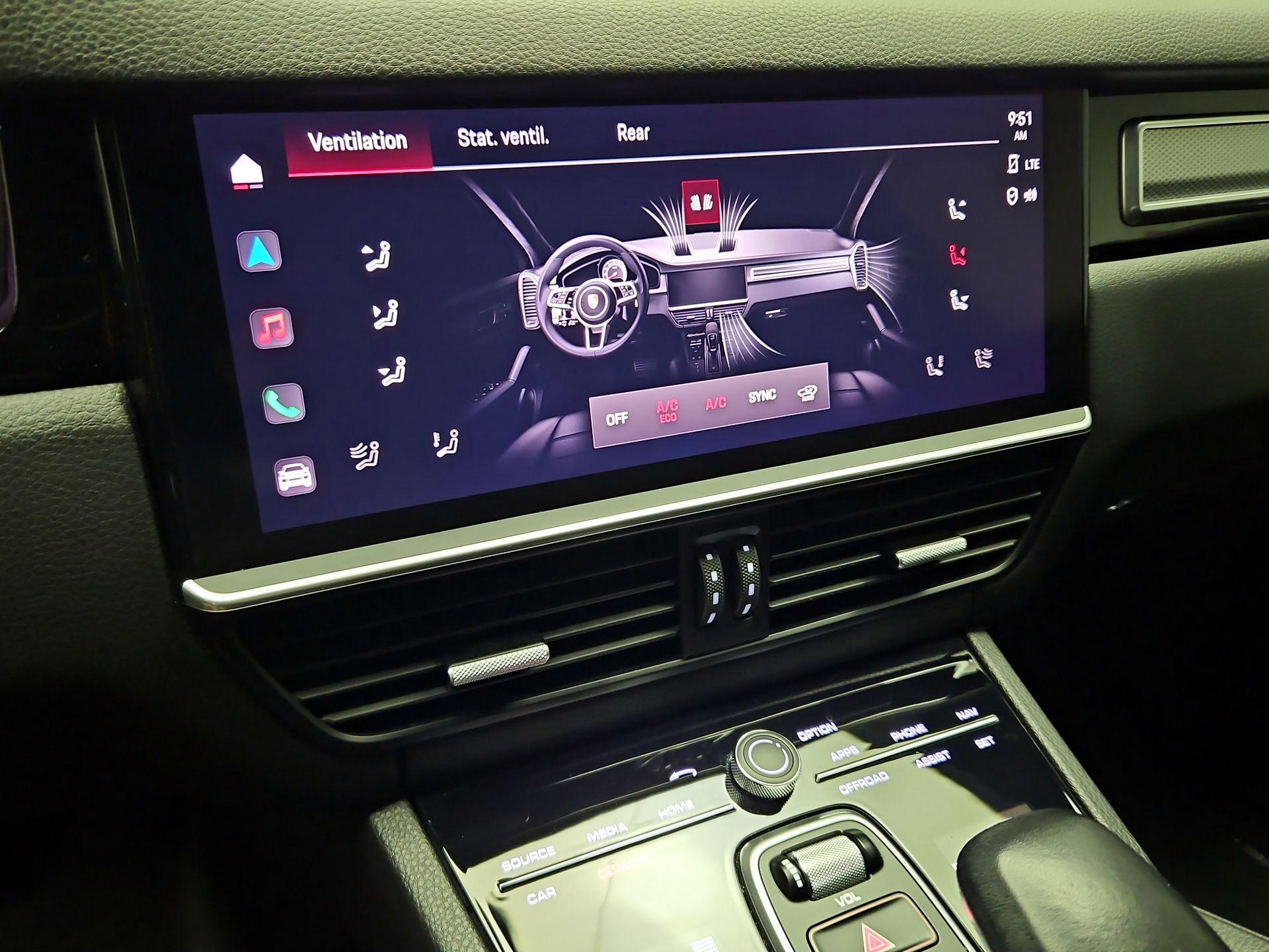 Thumbnail: 2022 Porsche Cayenne - 17