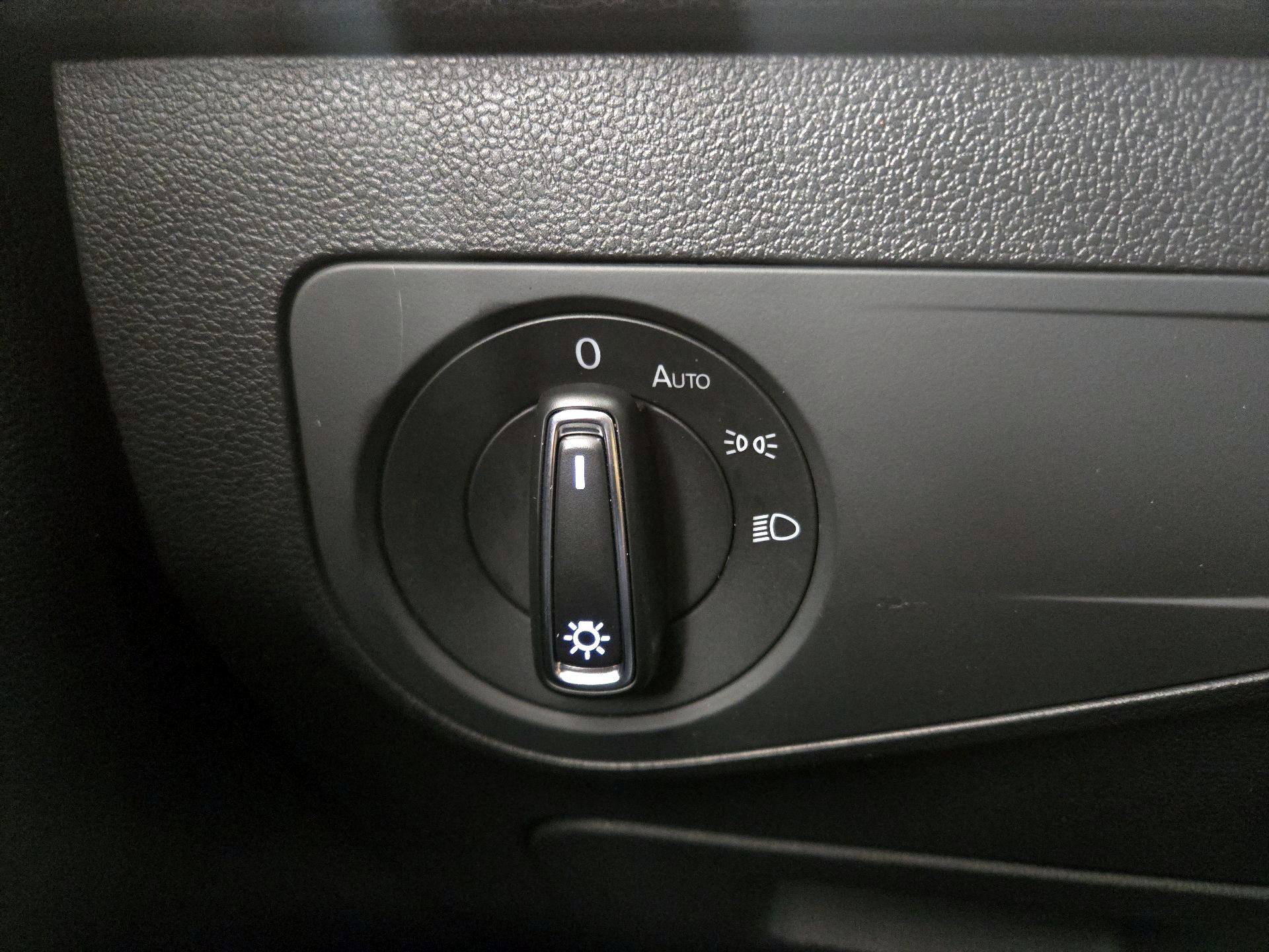 Thumbnail: 2018 Volkswagen Tiguan - 13