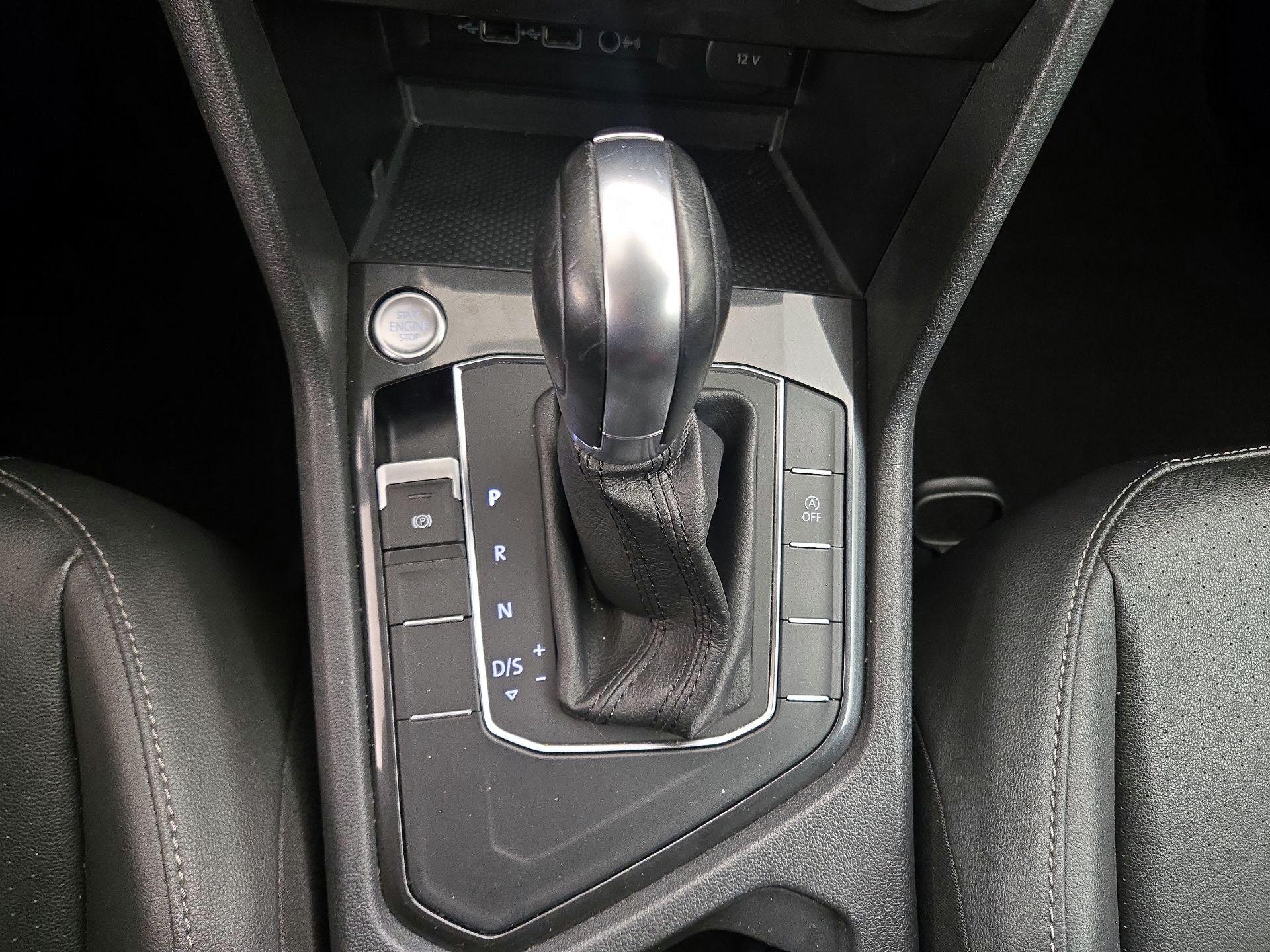 Thumbnail: 2018 Volkswagen Tiguan - 17