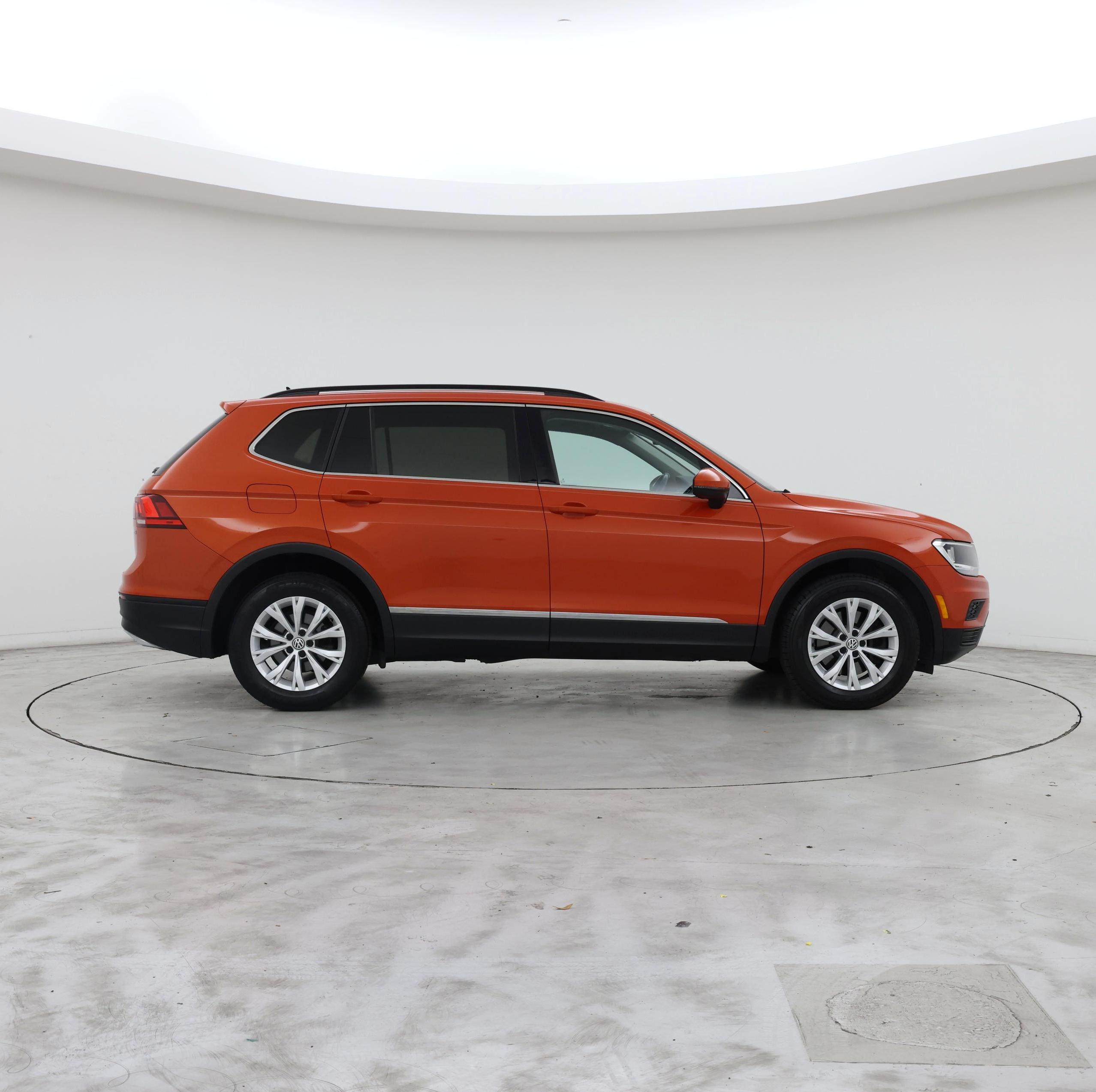 Thumbnail: 2018 Volkswagen Tiguan - 7