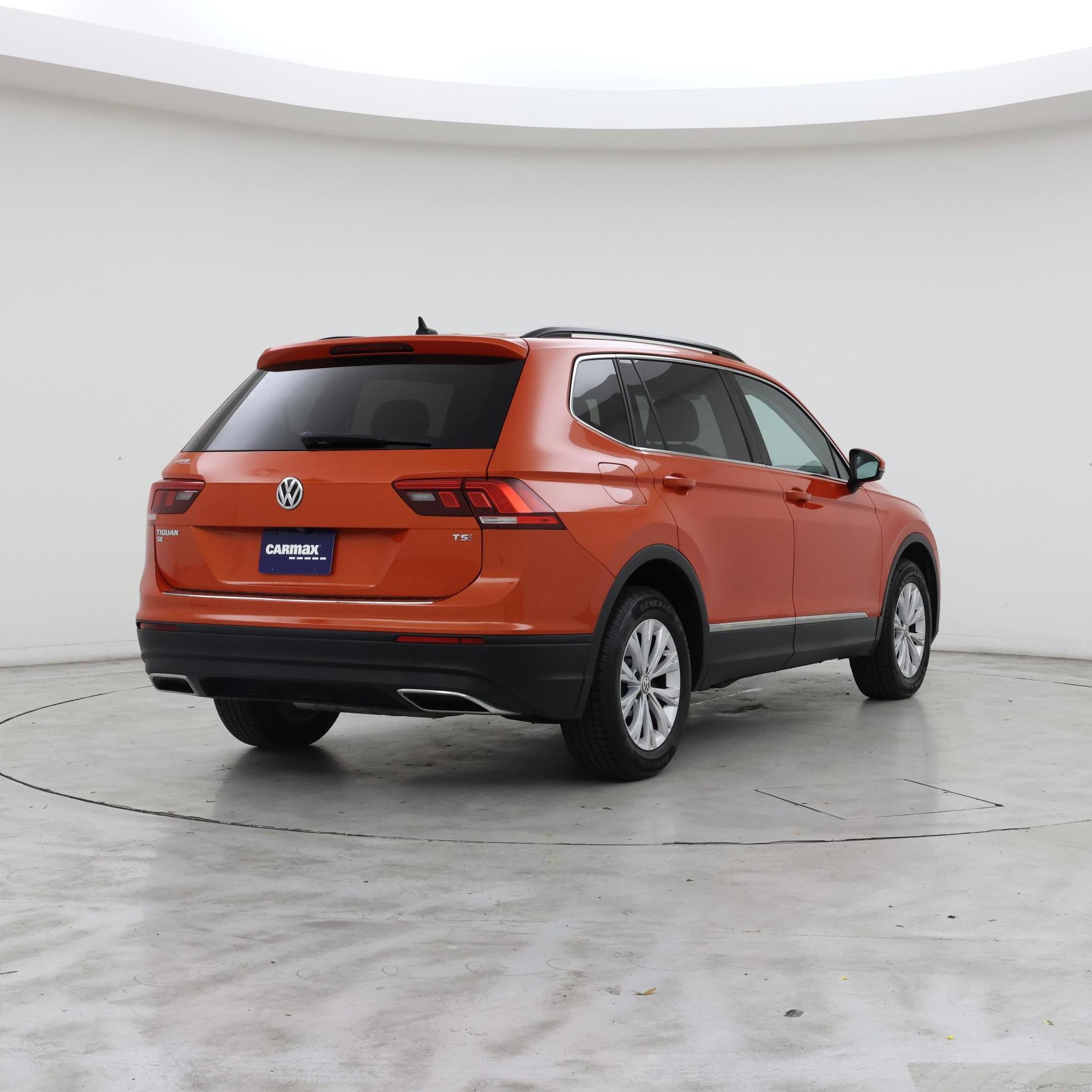 Thumbnail: 2018 Volkswagen Tiguan - 8