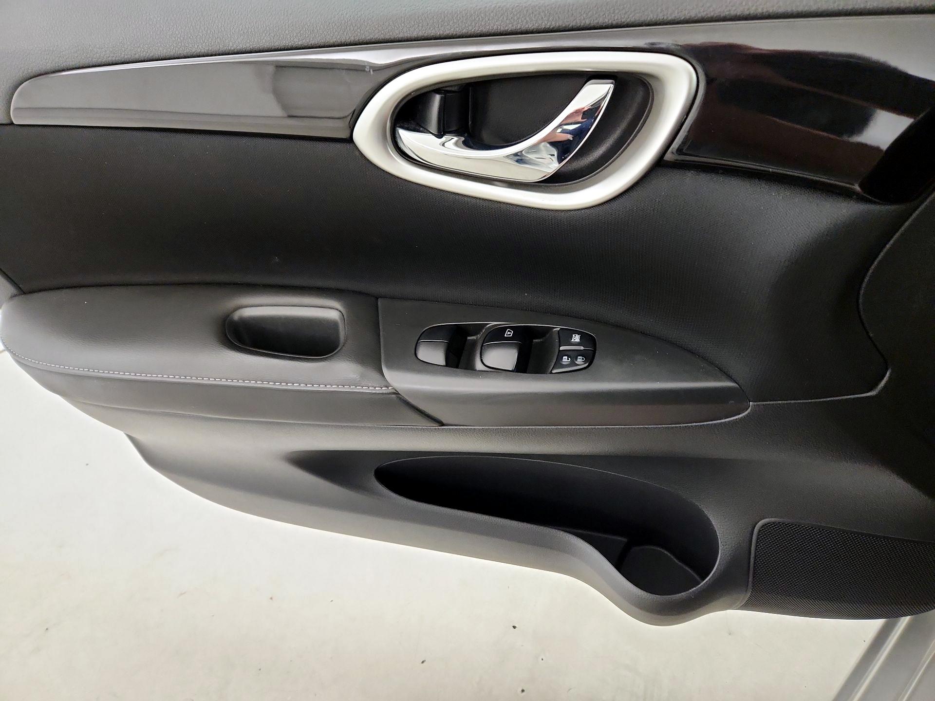 Thumbnail: 2019 Nissan Sentra - 12