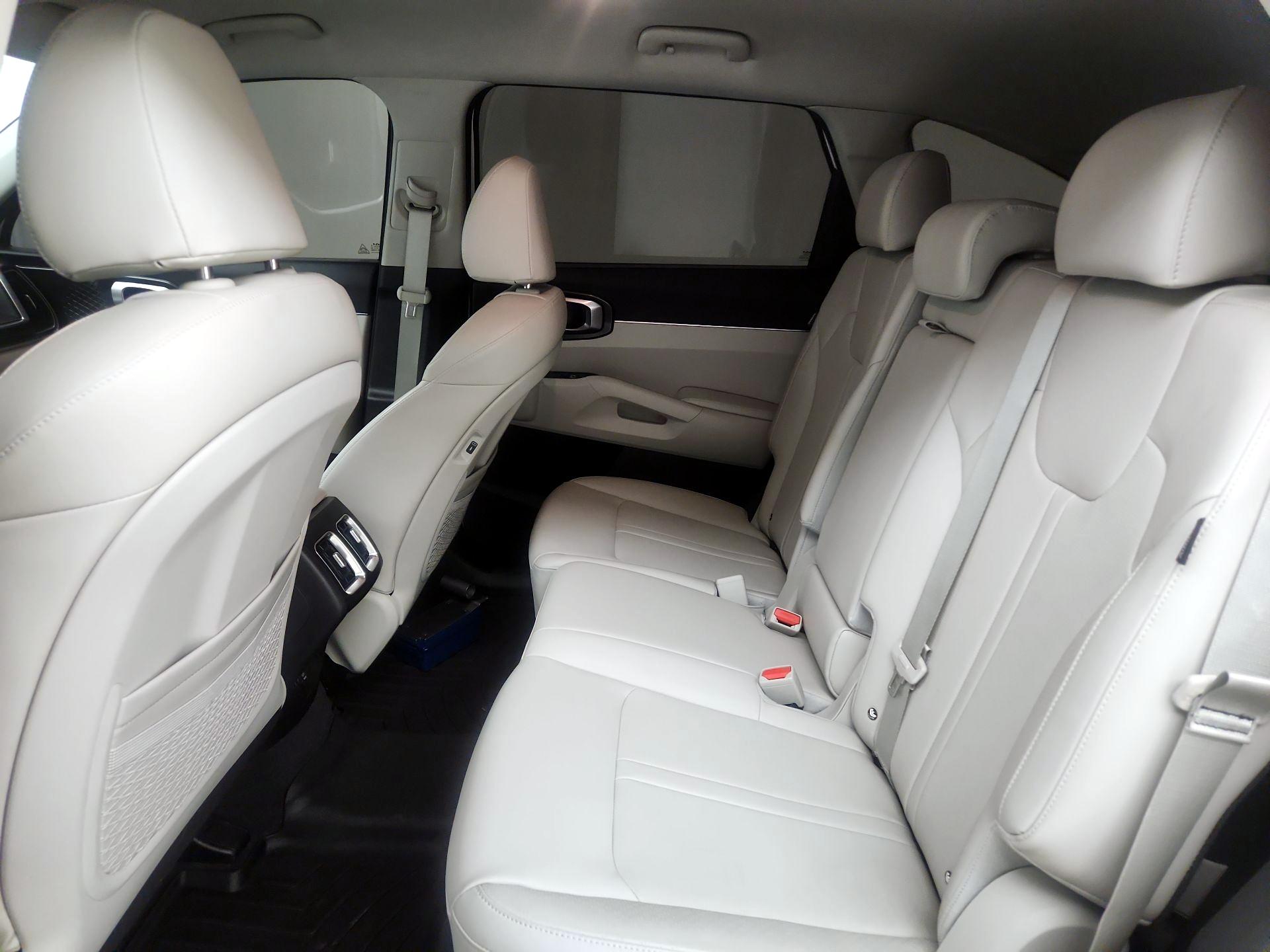 Thumbnail: 2025 Kia Sorento - 18