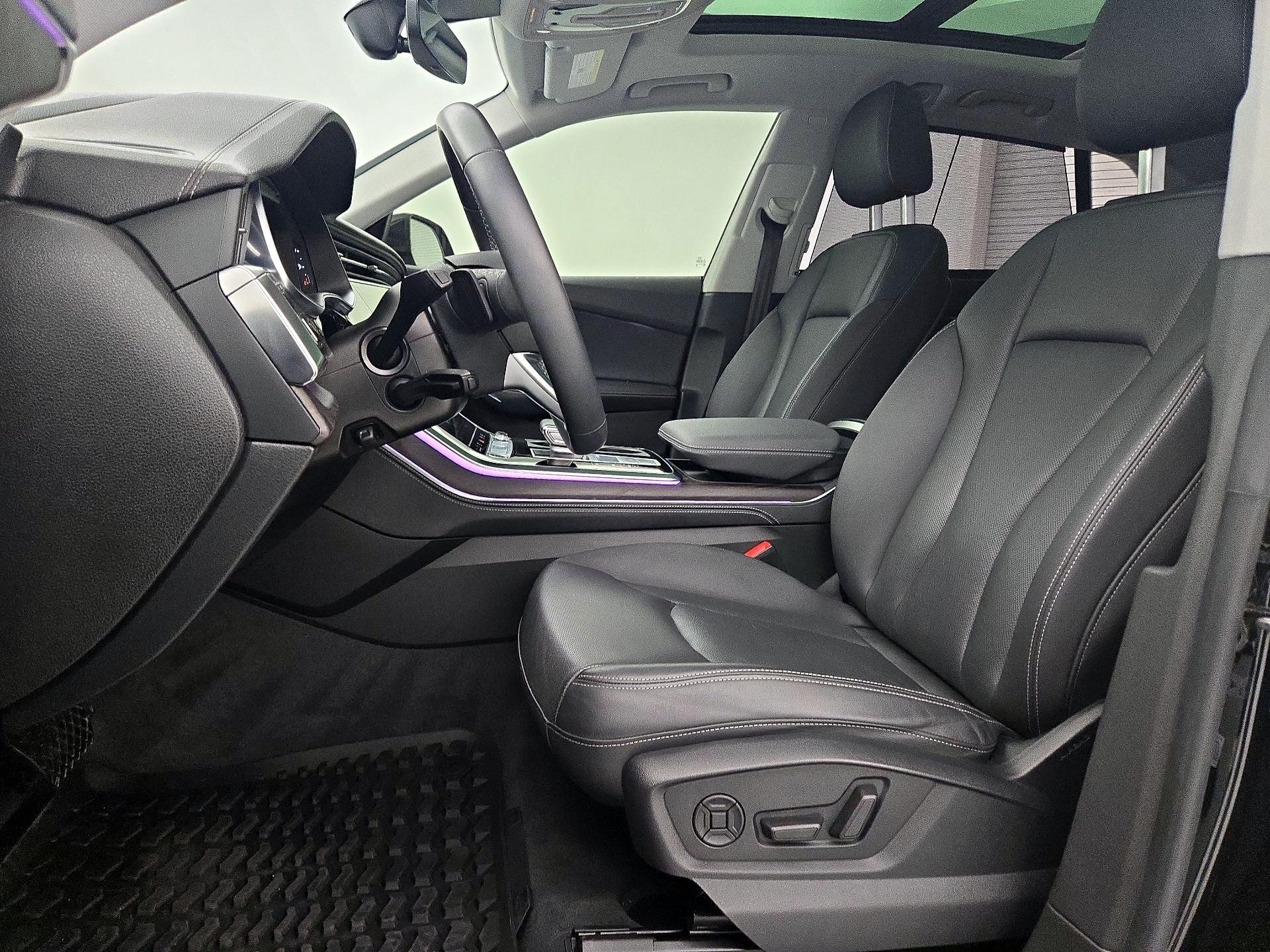 Thumbnail: 2023 Audi Q8 - 11