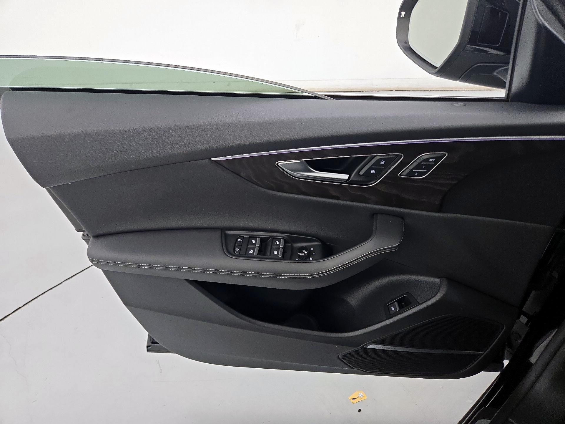 Thumbnail: 2023 Audi Q8 - 12