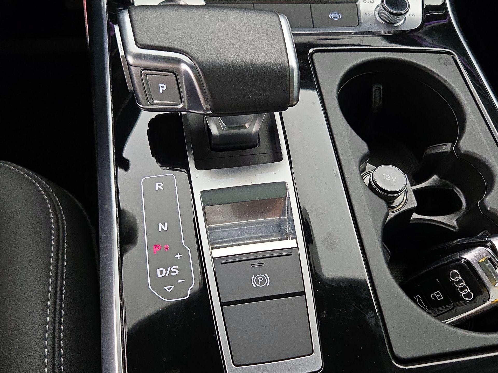 Thumbnail: 2021 Audi Q8 - 18