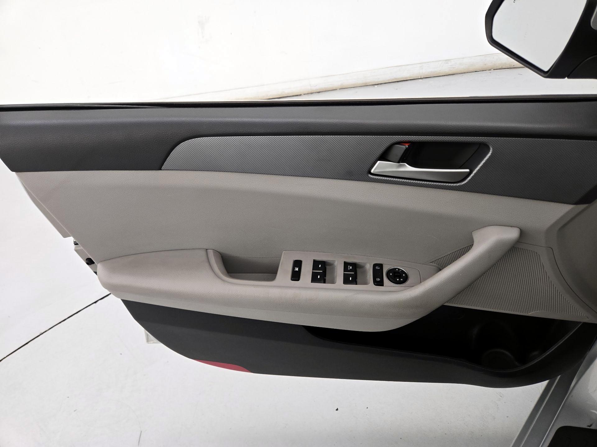 Thumbnail: 2019 Hyundai Sonata - 12