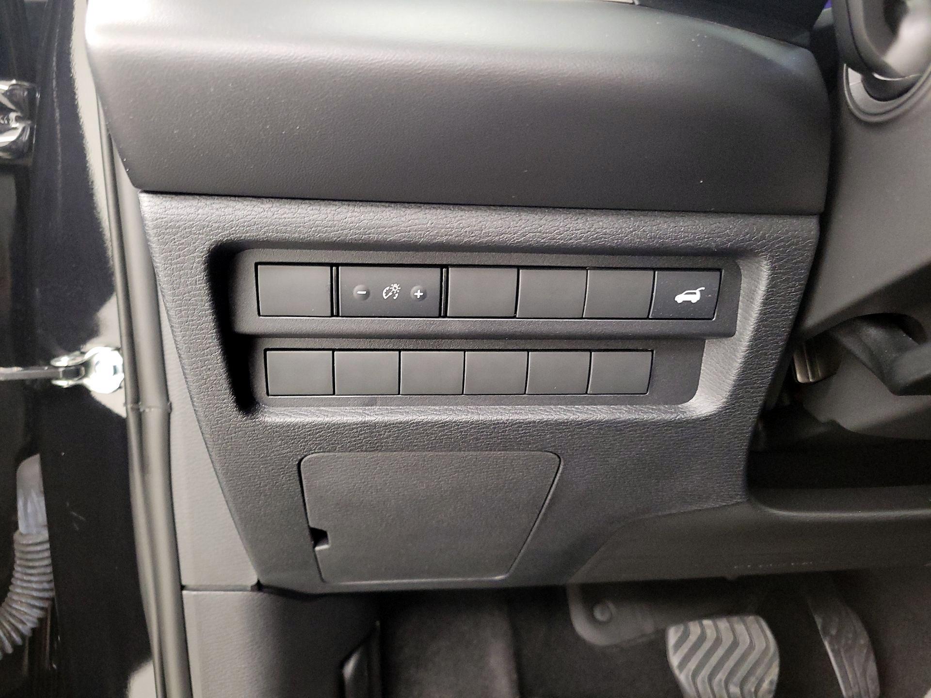 Thumbnail: 2024 Mitsubishi Outlander - 13