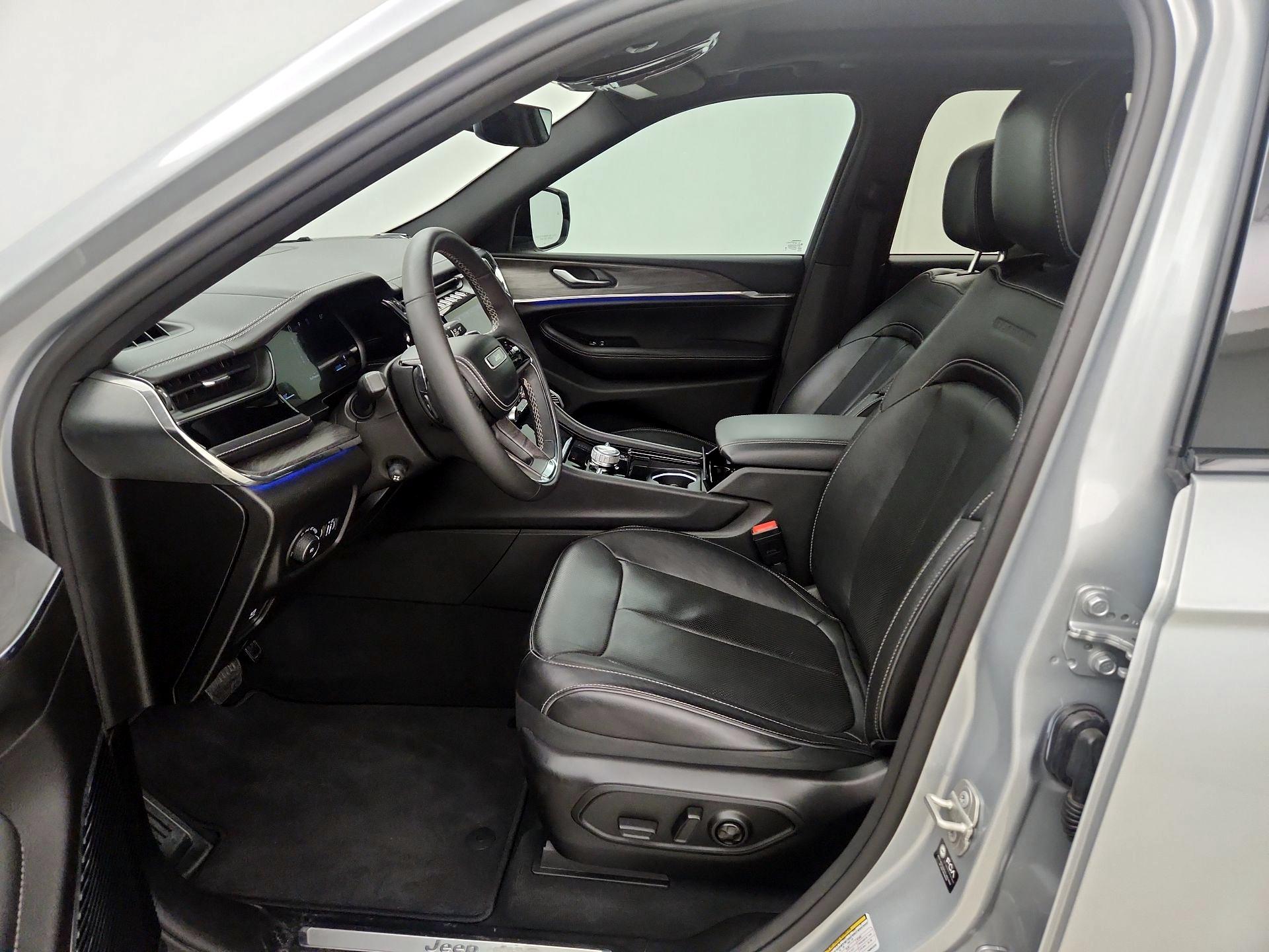 Thumbnail: 2023 Jeep Grand Cherokee - 11