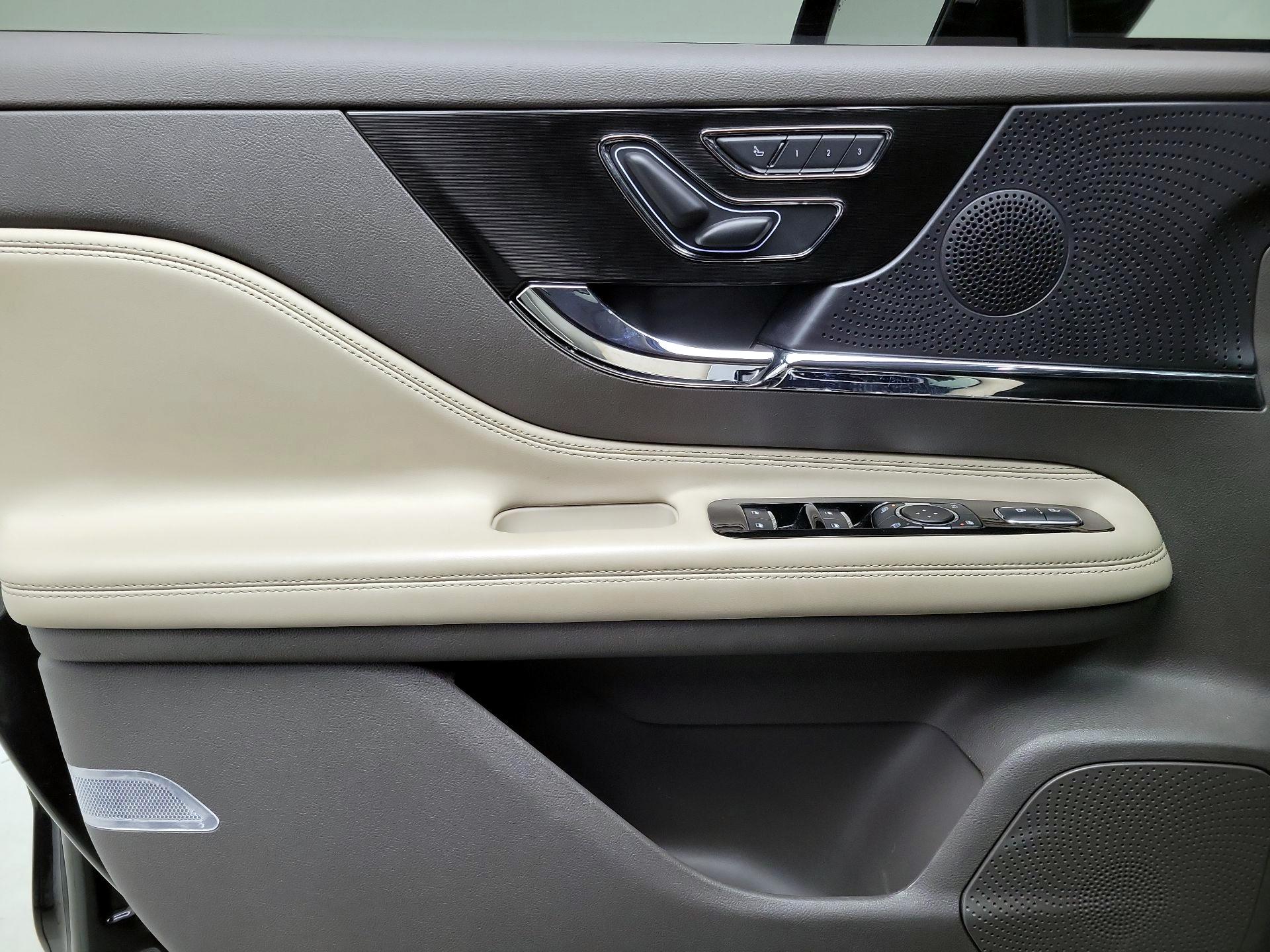 Thumbnail: 2024 Lincoln Corsair - 12