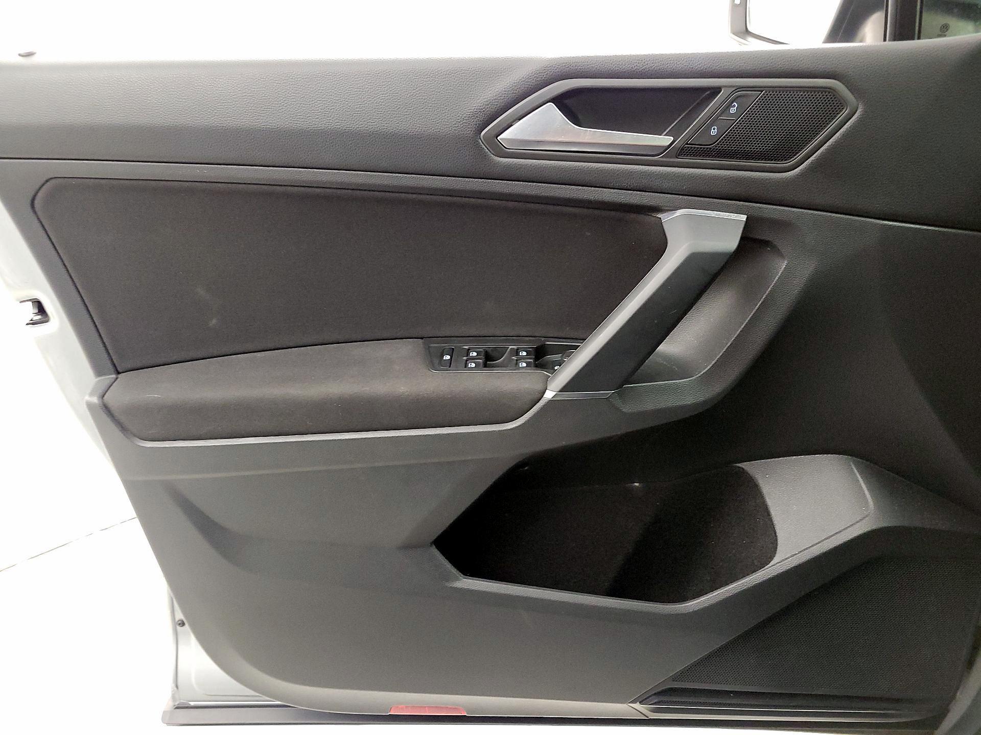 Thumbnail: 2020 Volkswagen Tiguan - 12