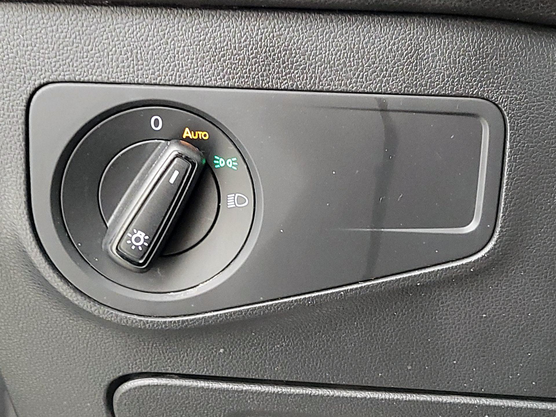 Thumbnail: 2020 Volkswagen Tiguan - 13