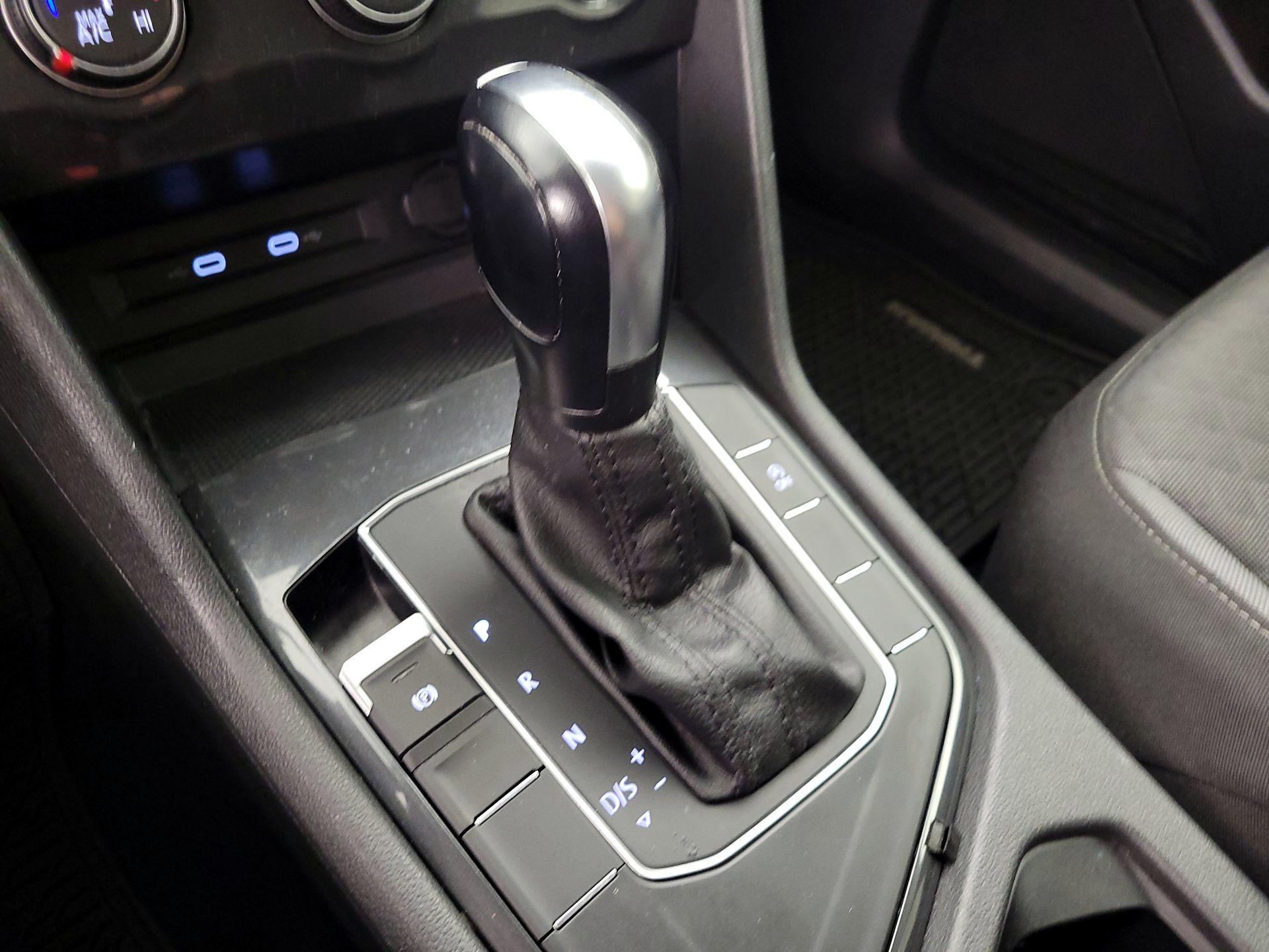 Thumbnail: 2020 Volkswagen Tiguan - 17