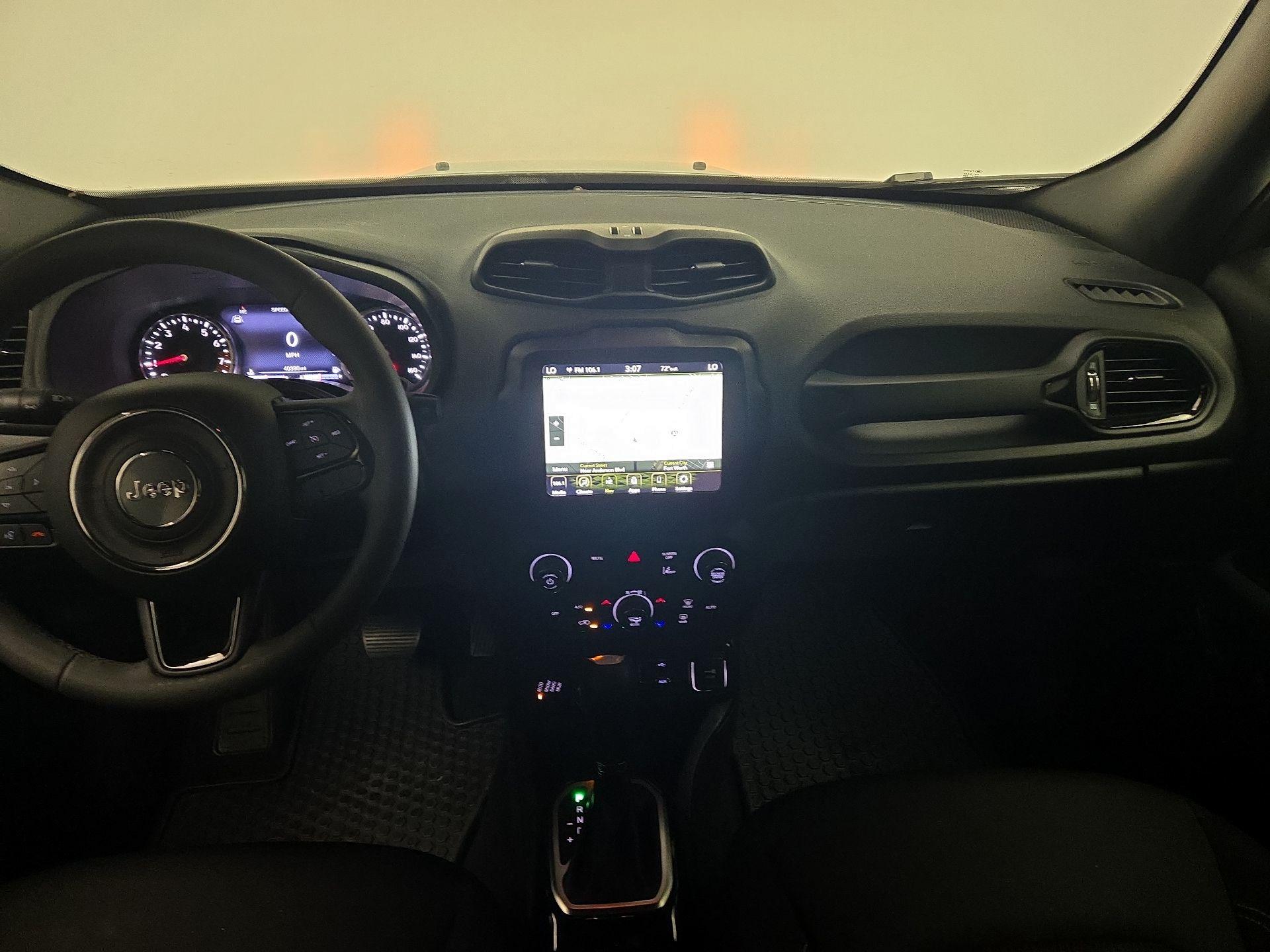 Thumbnail: 2022 Jeep Renegade - 9