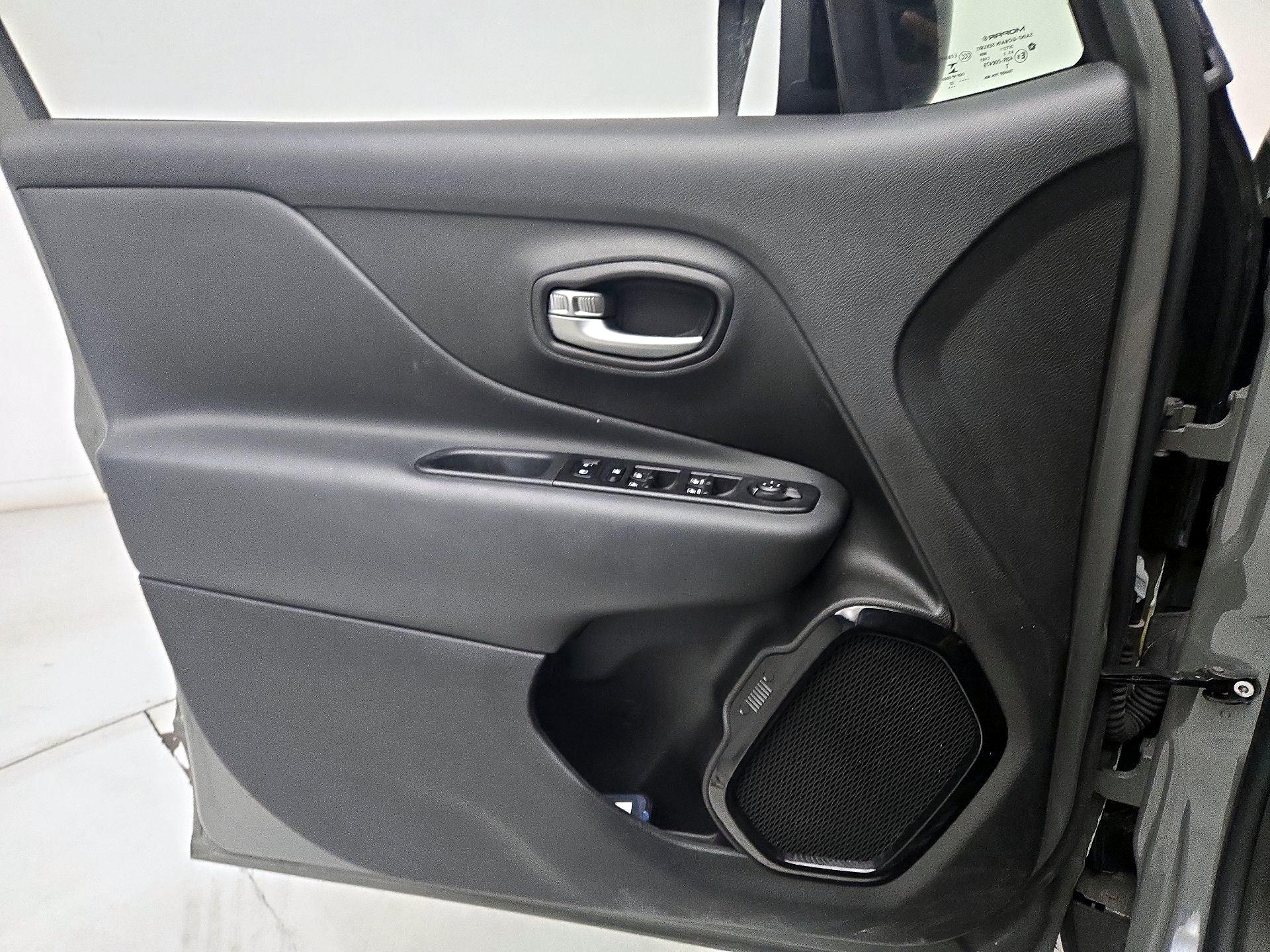 Thumbnail: 2022 Jeep Renegade - 12