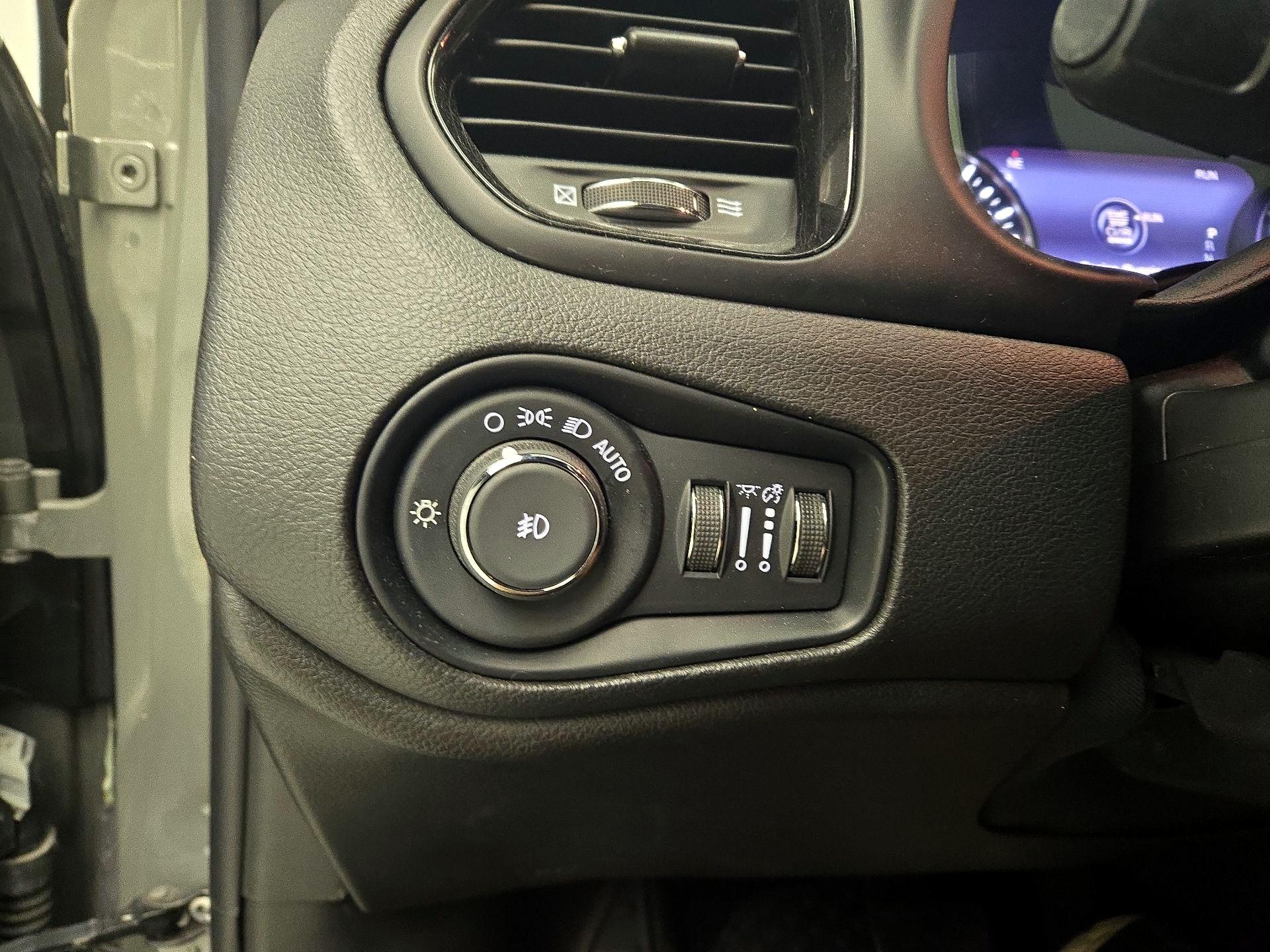 Thumbnail: 2022 Jeep Renegade - 13