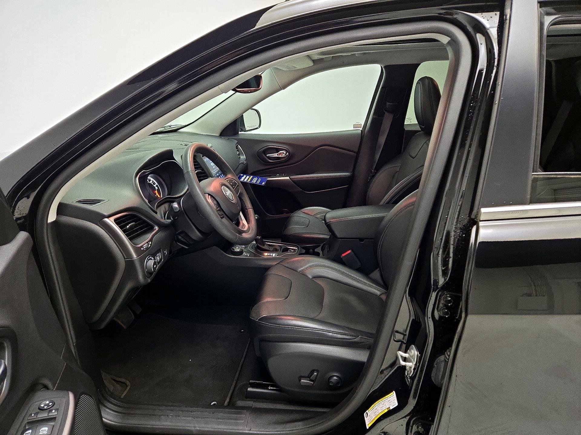 Thumbnail: 2022 Jeep Cherokee - 11