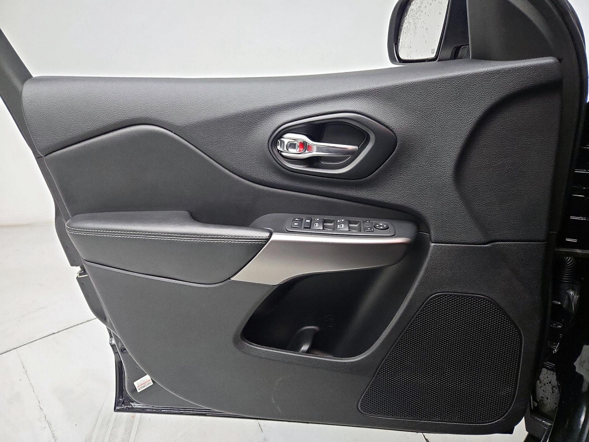 Thumbnail: 2022 Jeep Cherokee - 12