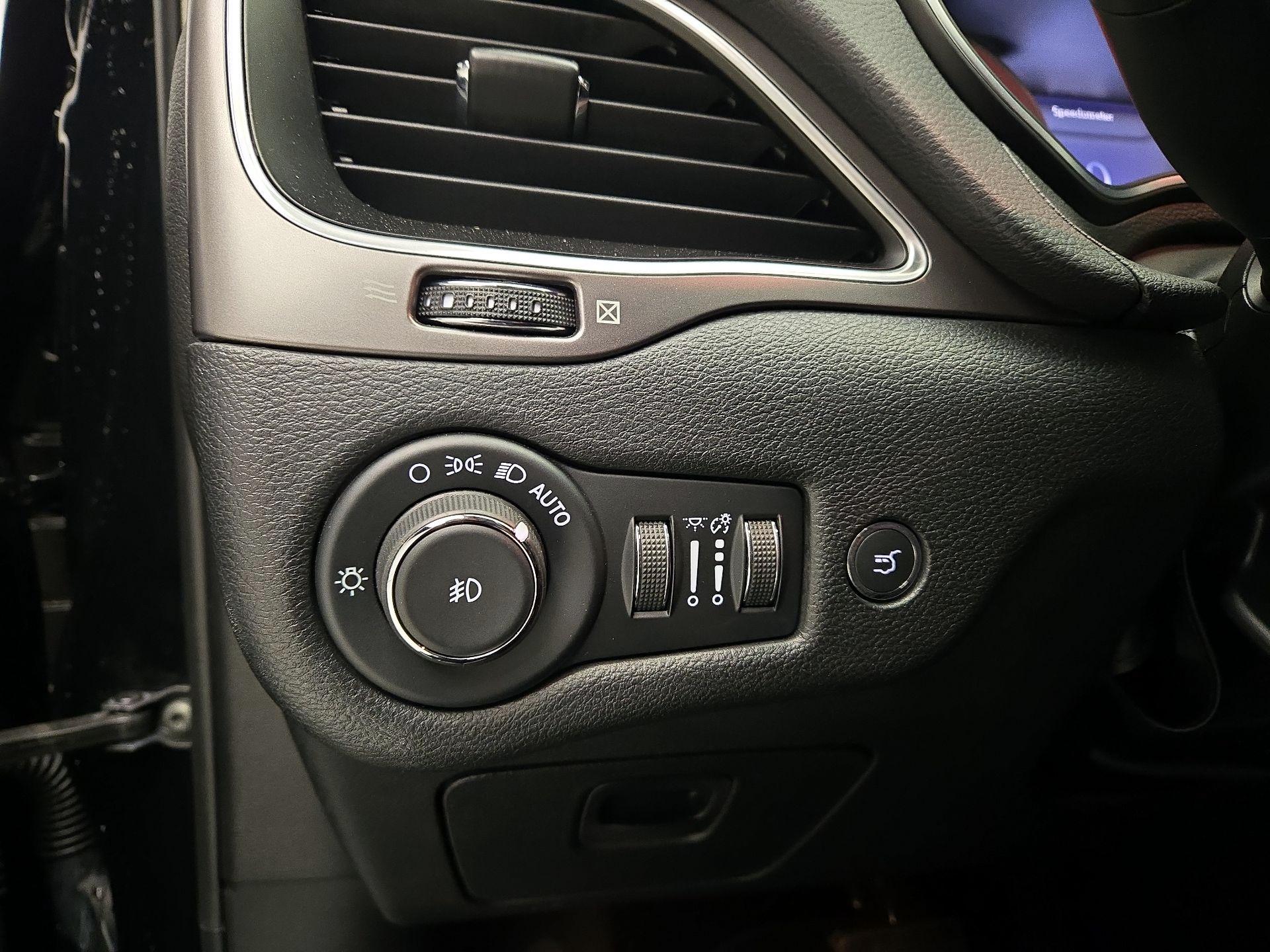 Thumbnail: 2022 Jeep Cherokee - 13