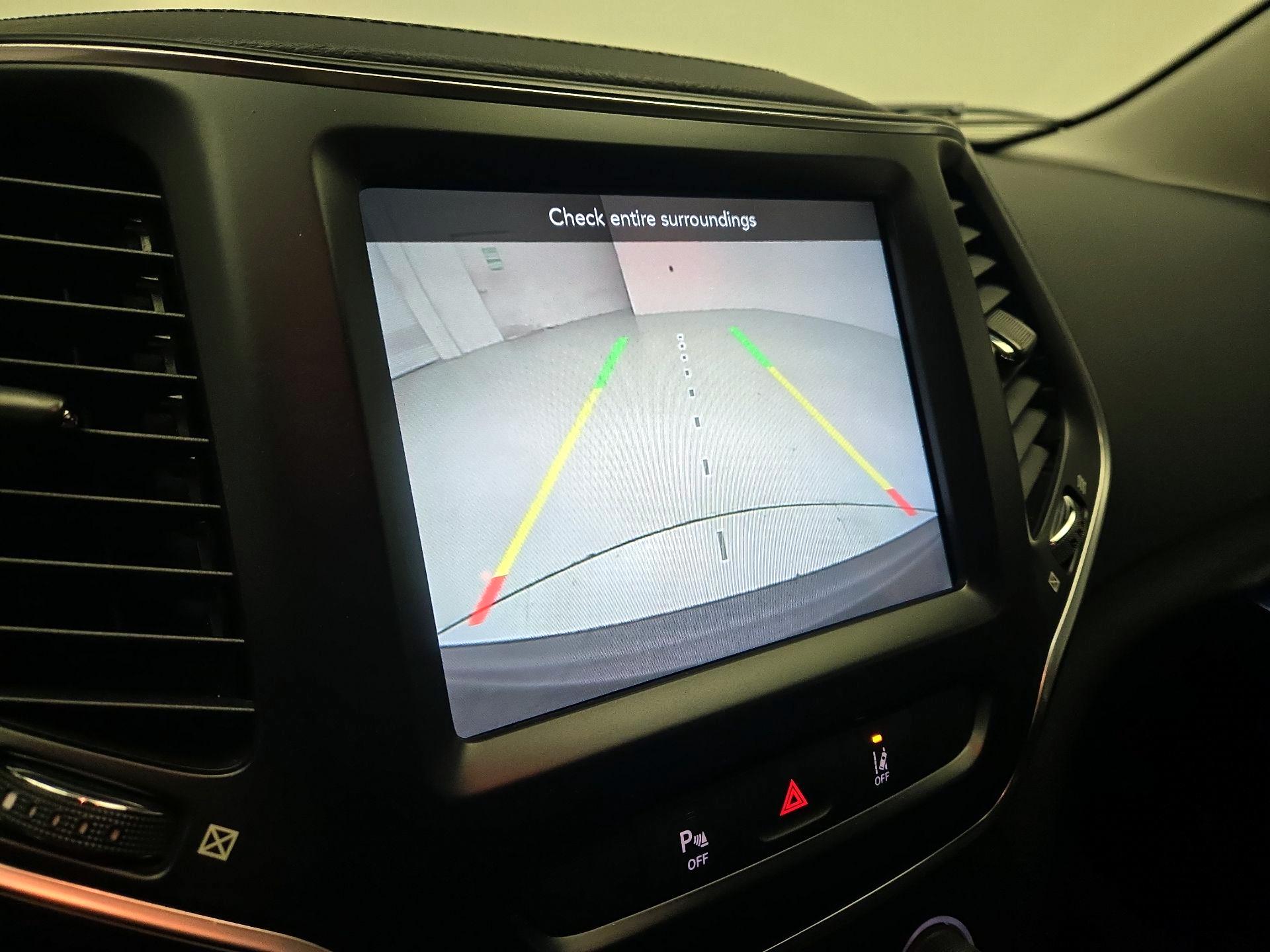 Thumbnail: 2022 Jeep Cherokee - 14