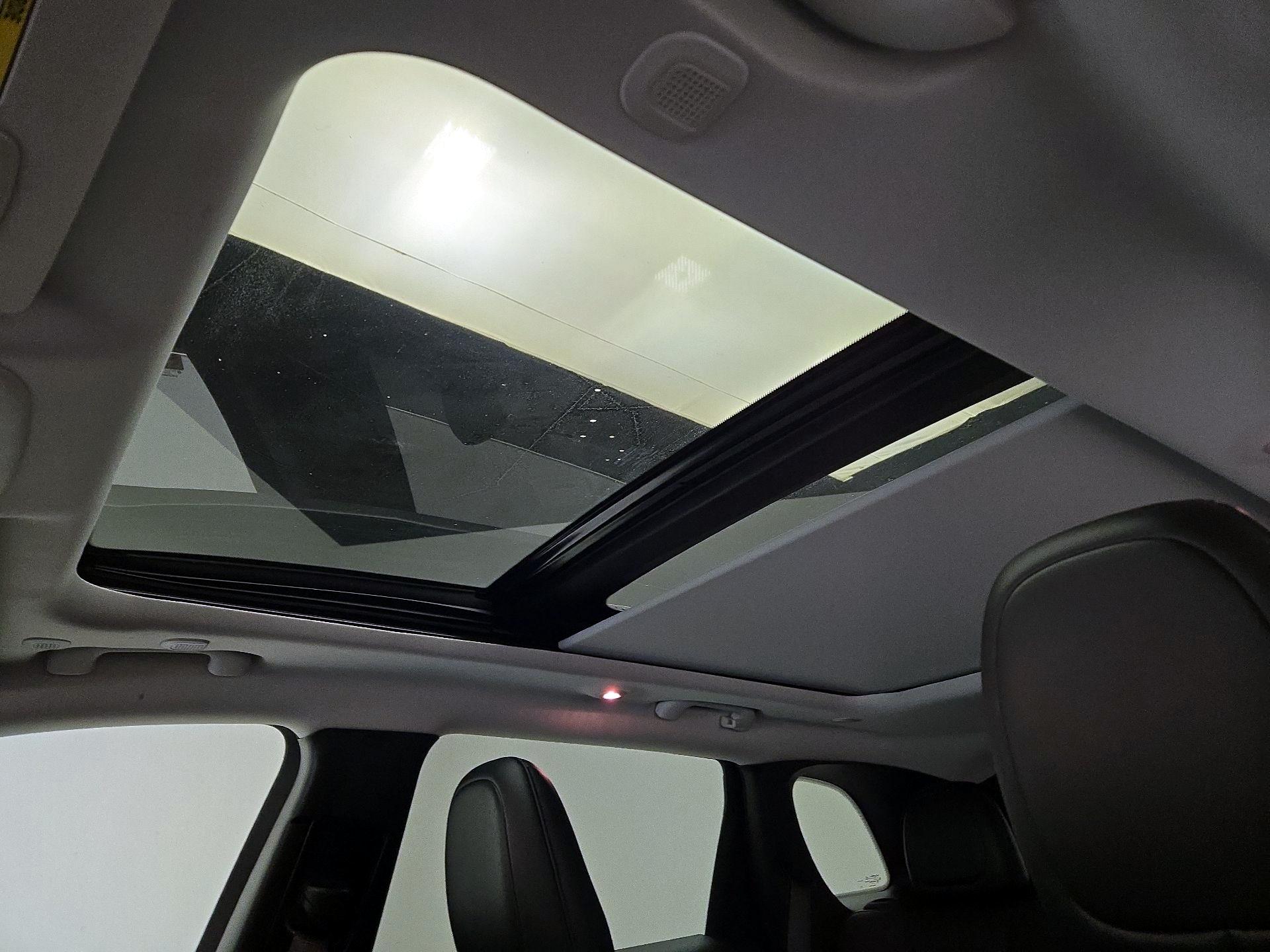 Thumbnail: 2022 Jeep Cherokee - 19