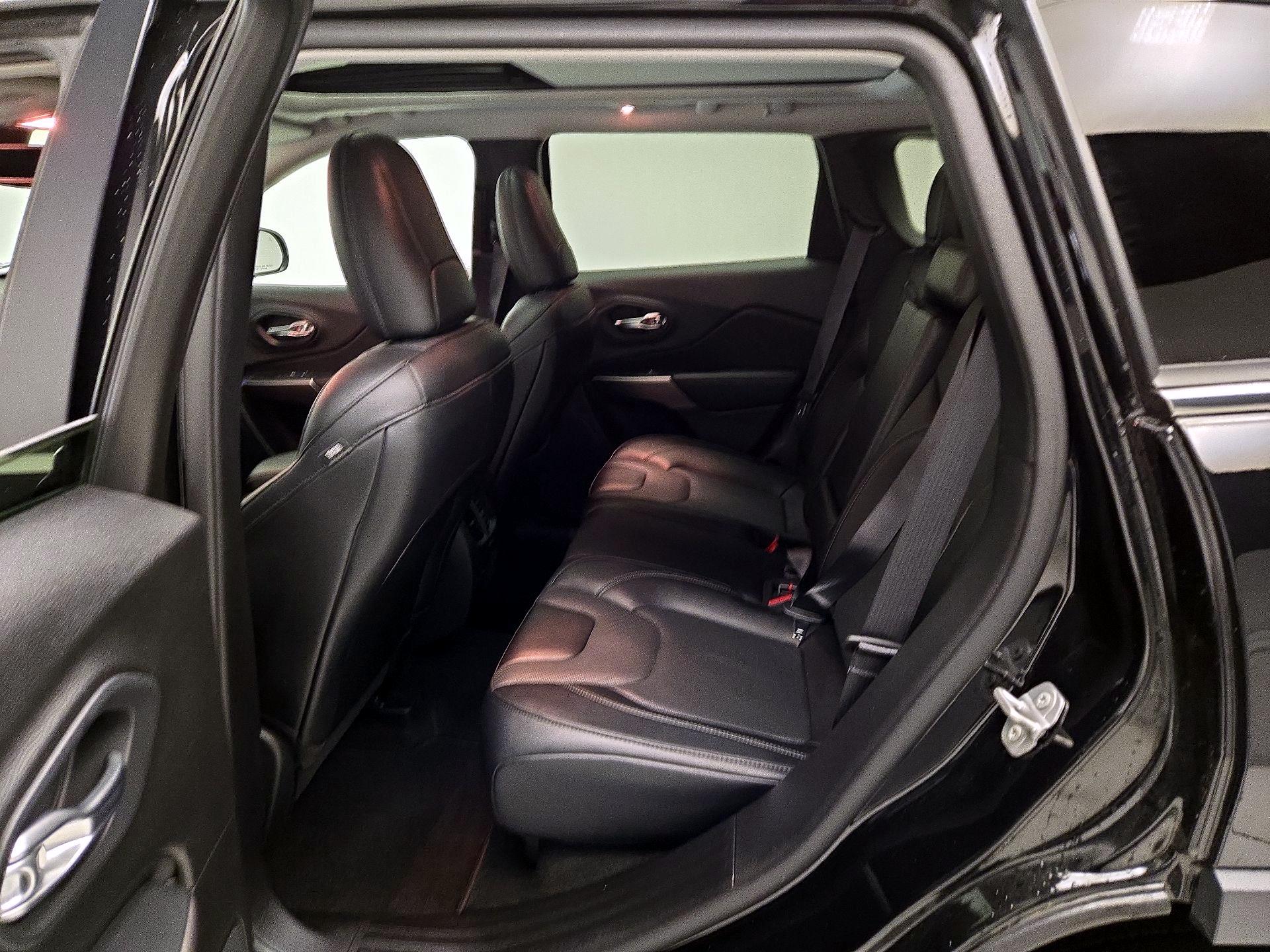 Thumbnail: 2022 Jeep Cherokee - 20