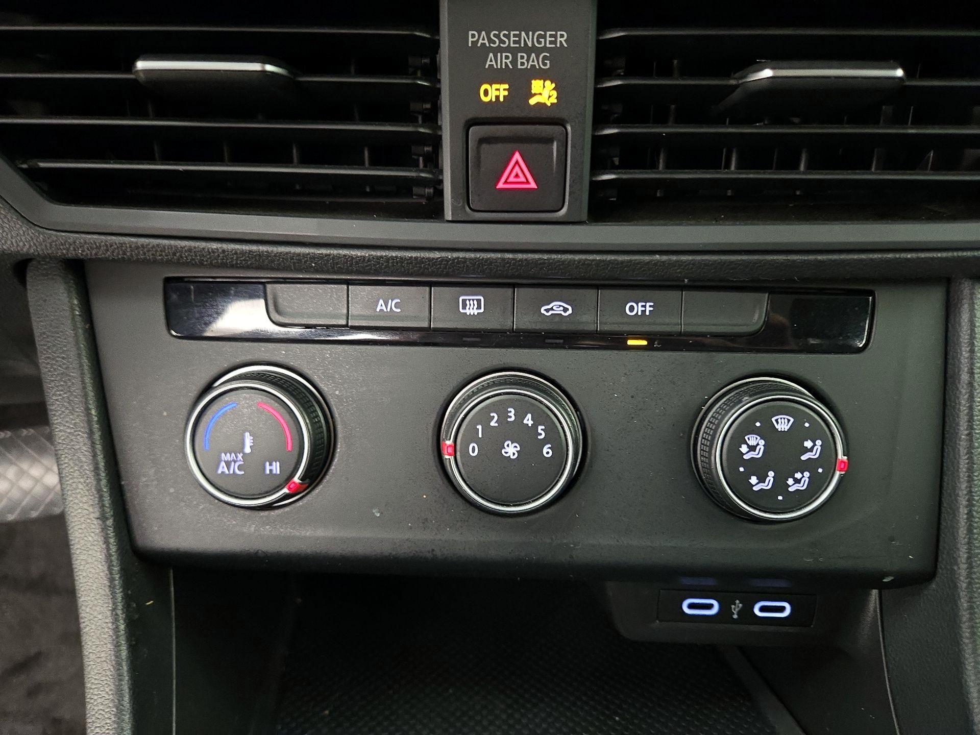 Thumbnail: 2020 Volkswagen Jetta - 16