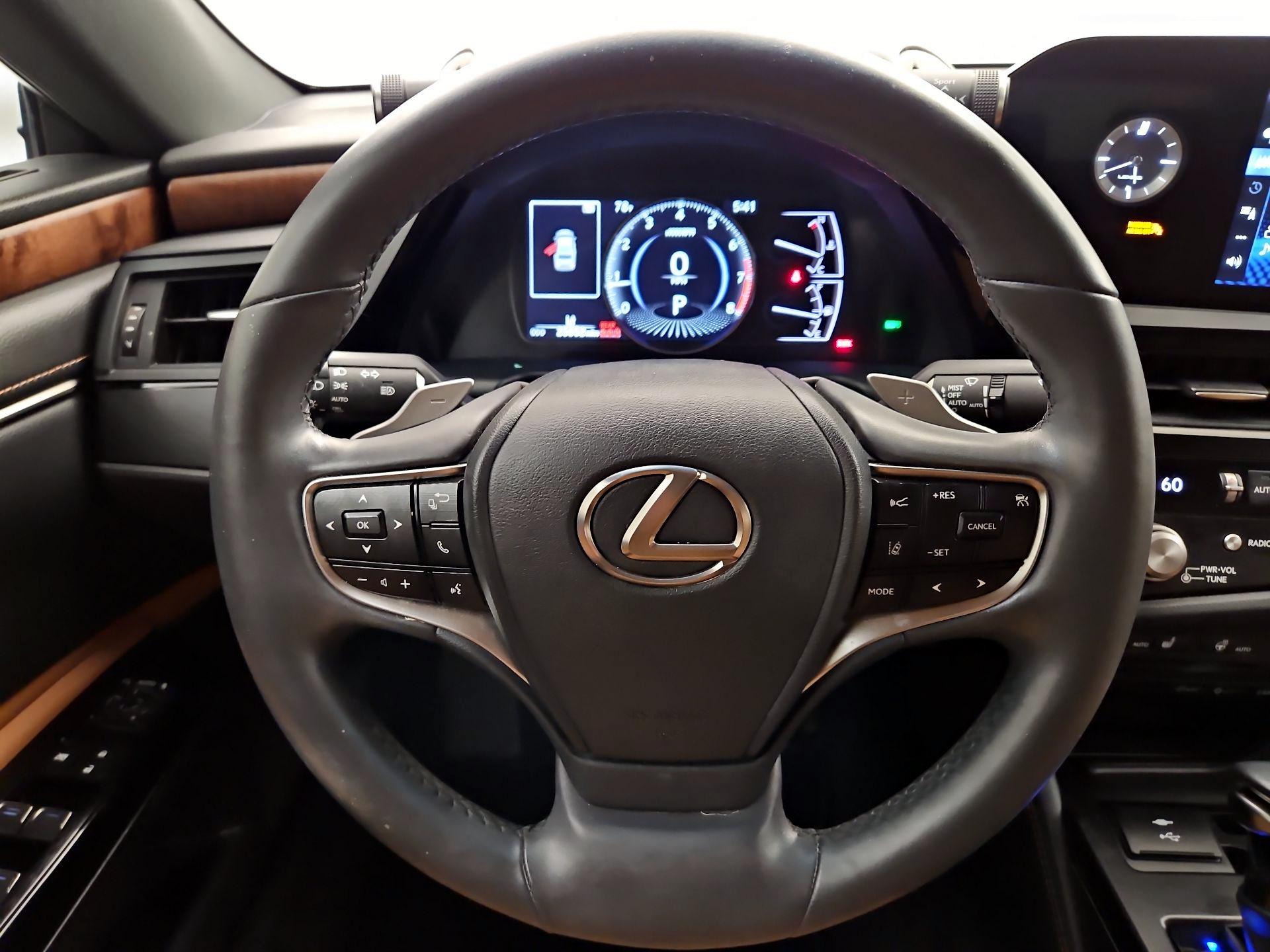 Thumbnail: 2022 Lexus ES - 10