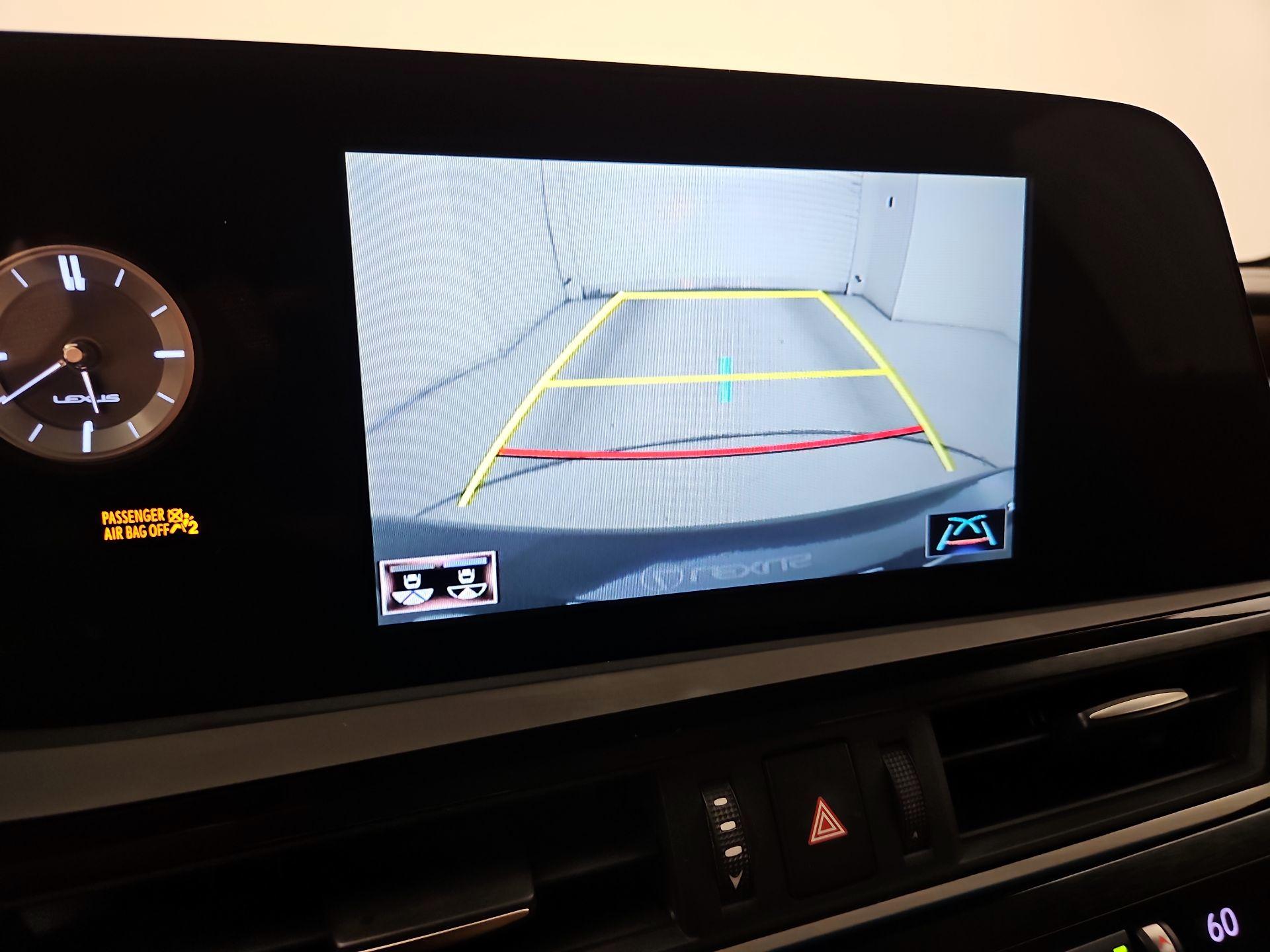 Thumbnail: 2022 Lexus ES - 14