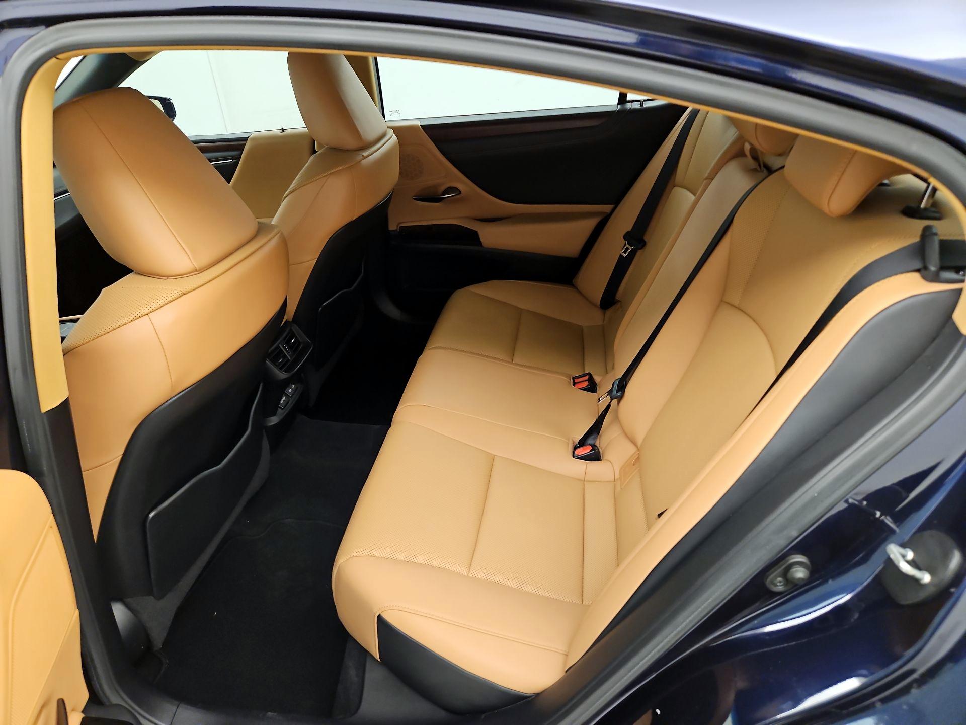 Thumbnail: 2022 Lexus ES - 20