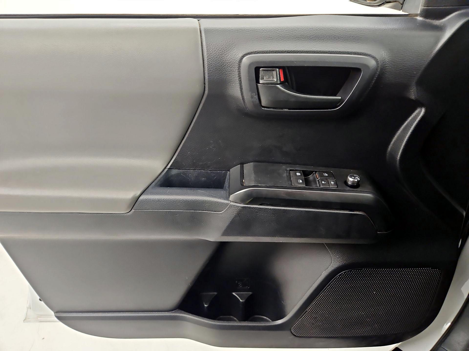 Thumbnail: 2017 Toyota Tacoma - 12