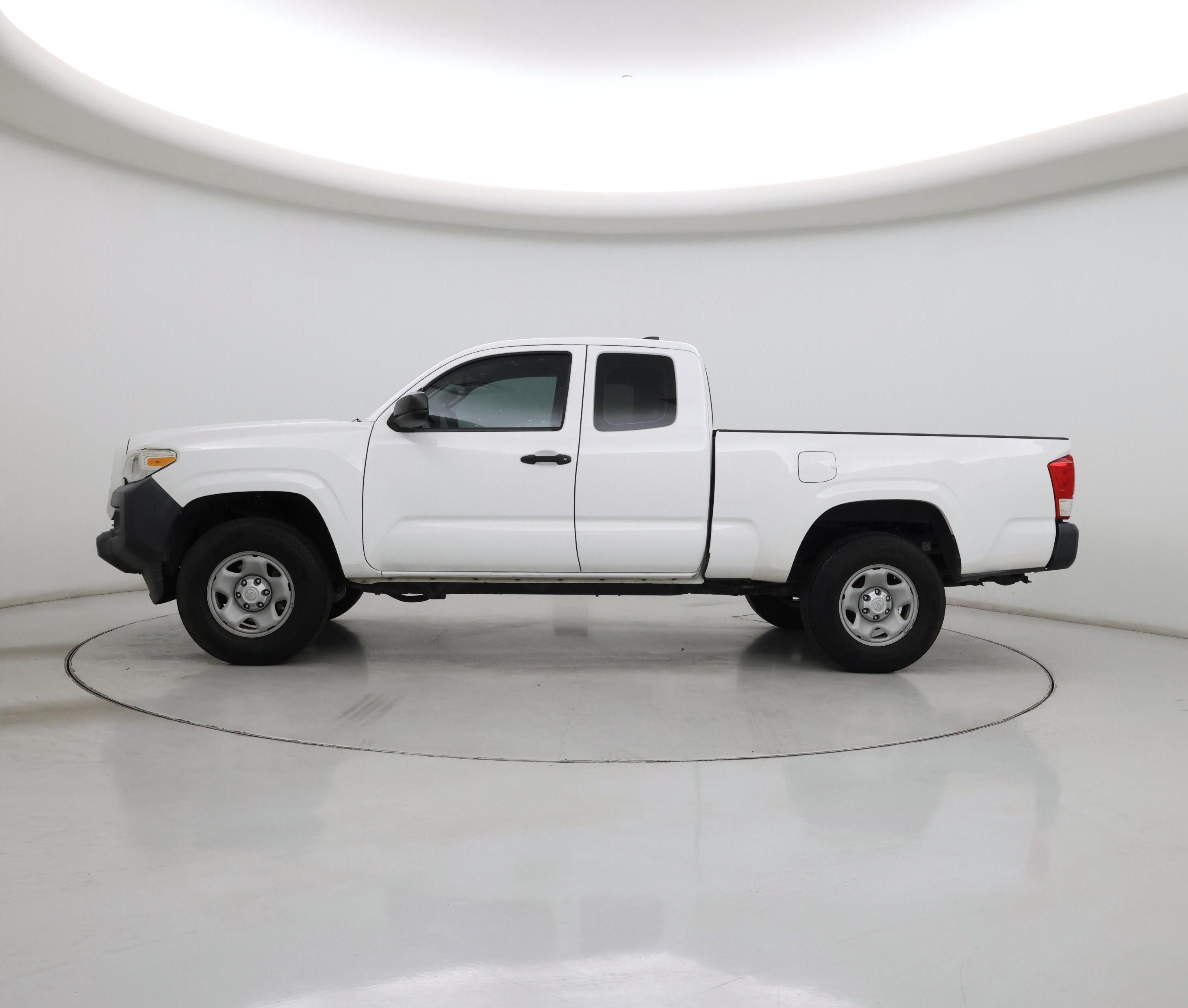 Thumbnail: 2017 Toyota Tacoma - 3