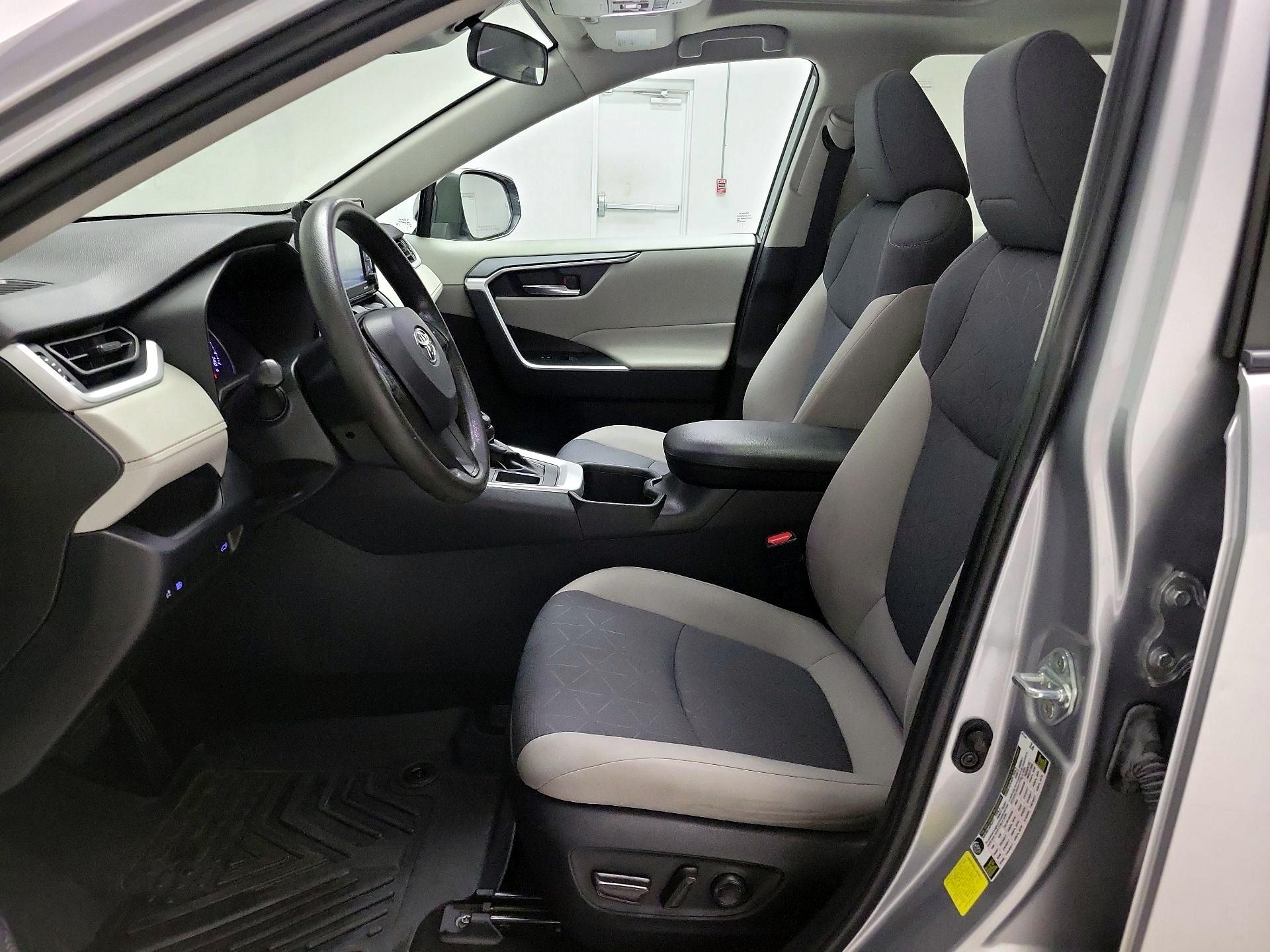 Thumbnail: 2022 Toyota RAV4 - 11