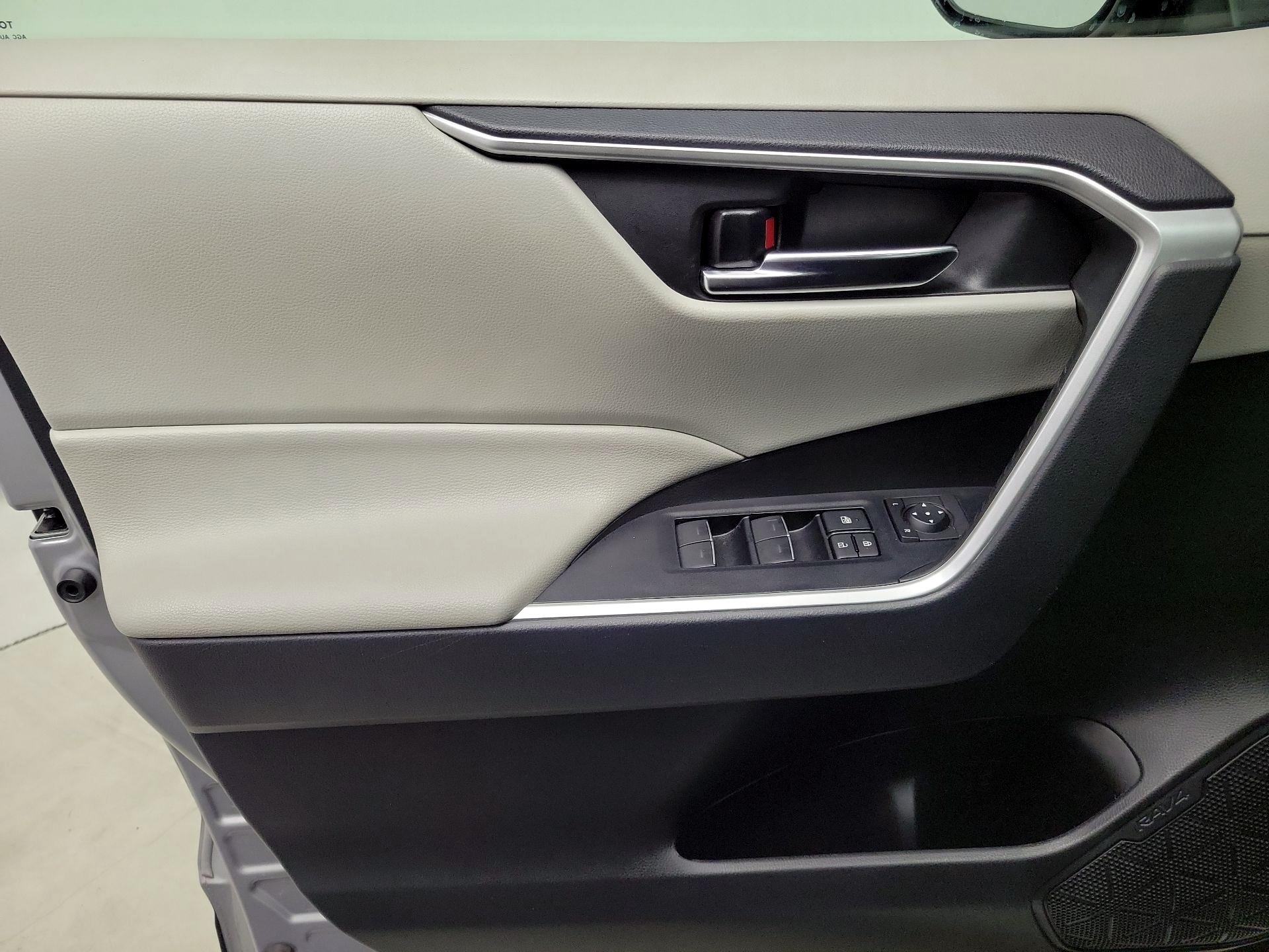 Thumbnail: 2022 Toyota RAV4 - 12