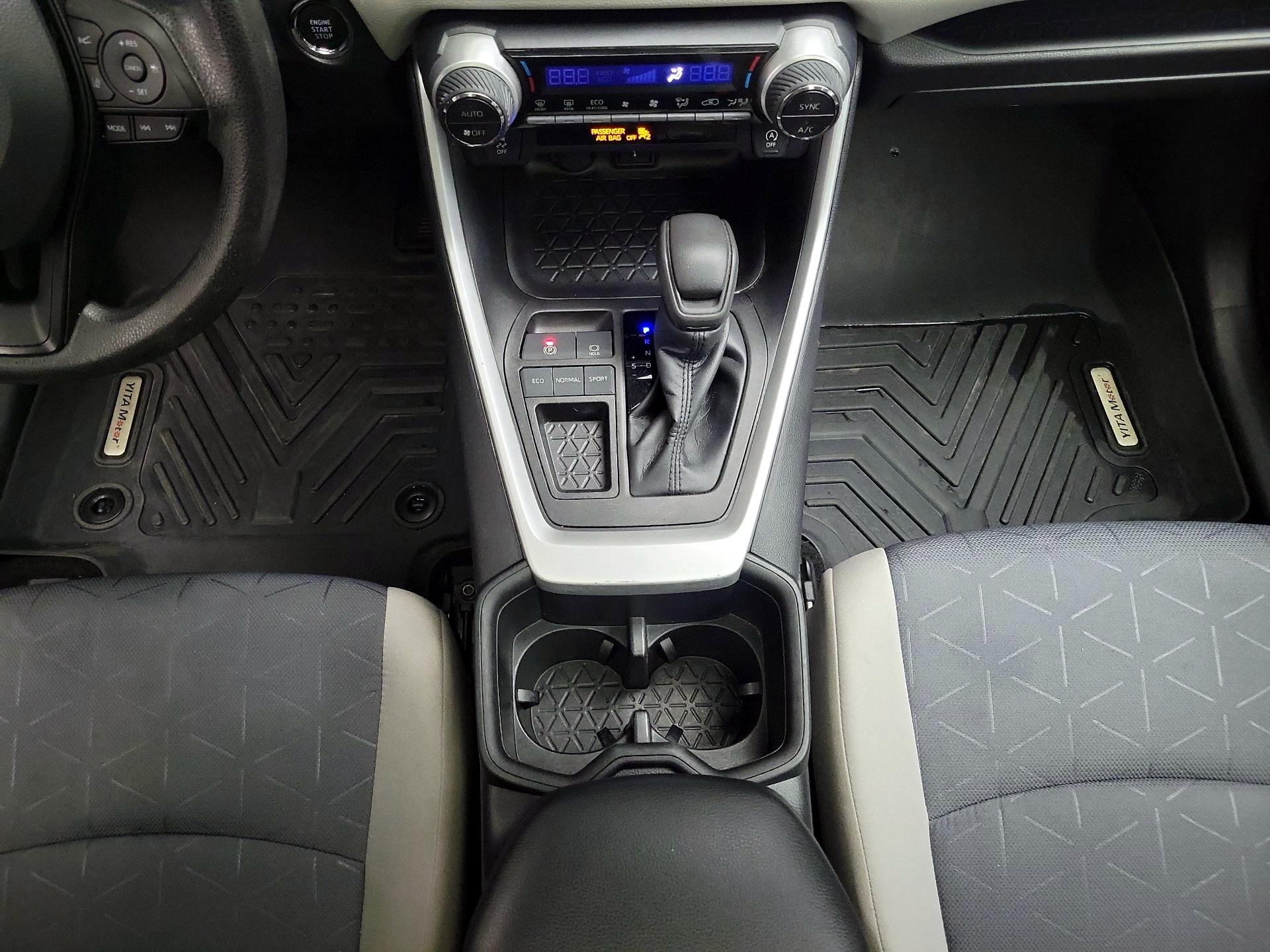 Thumbnail: 2022 Toyota RAV4 - 17