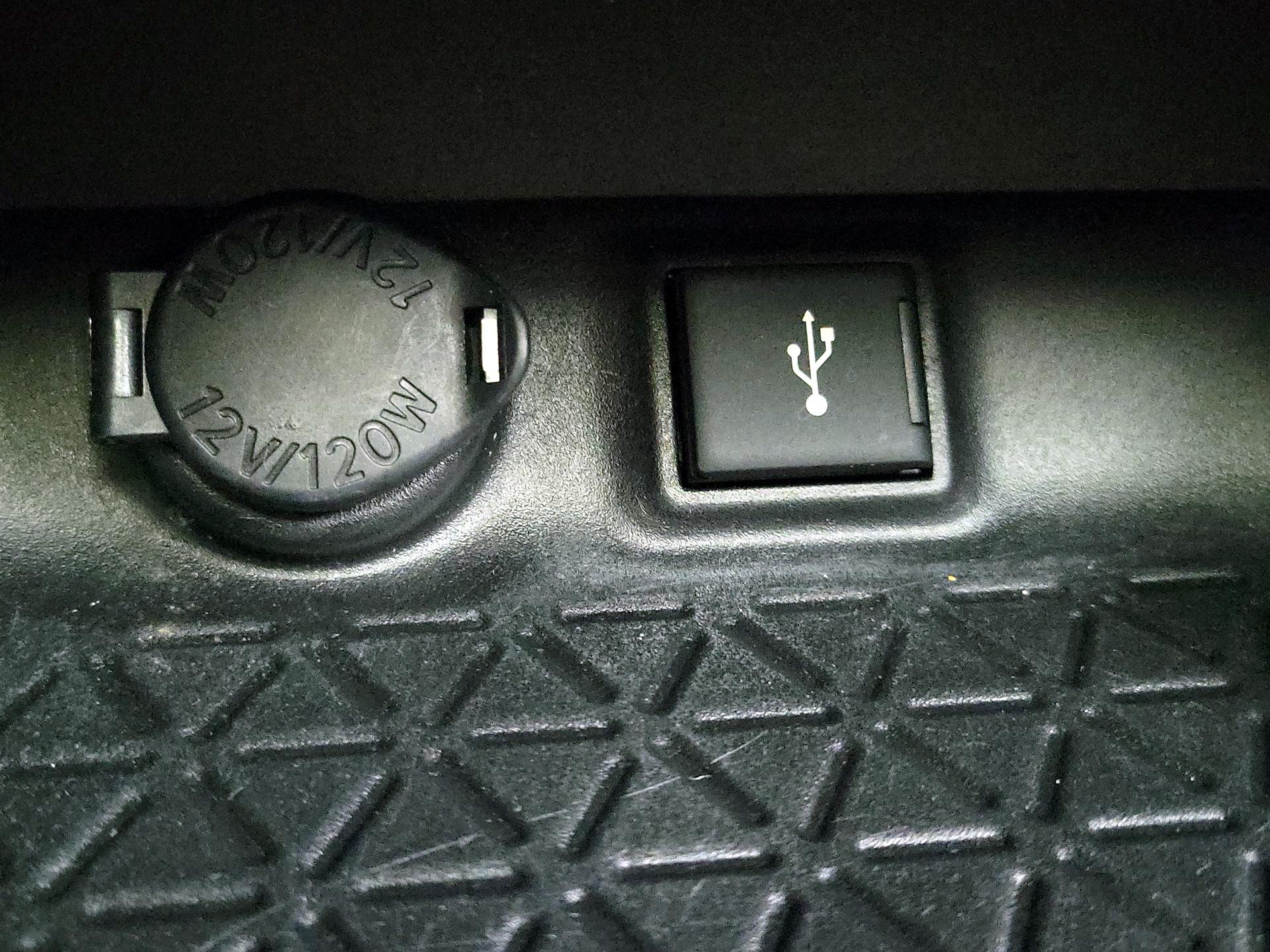 Thumbnail: 2022 Toyota RAV4 - 18