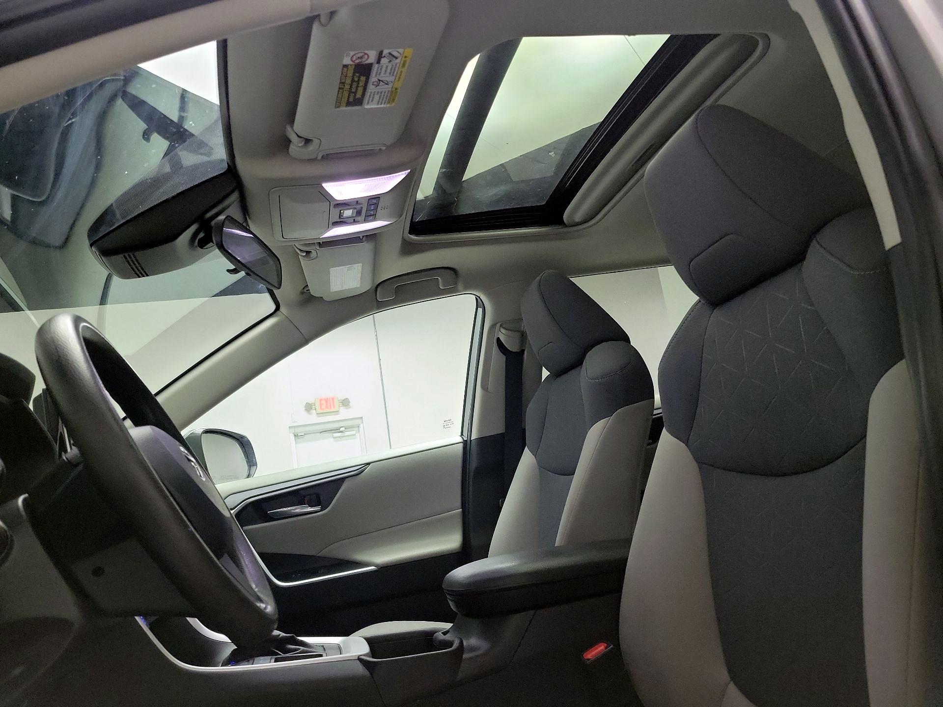 Thumbnail: 2022 Toyota RAV4 - 19