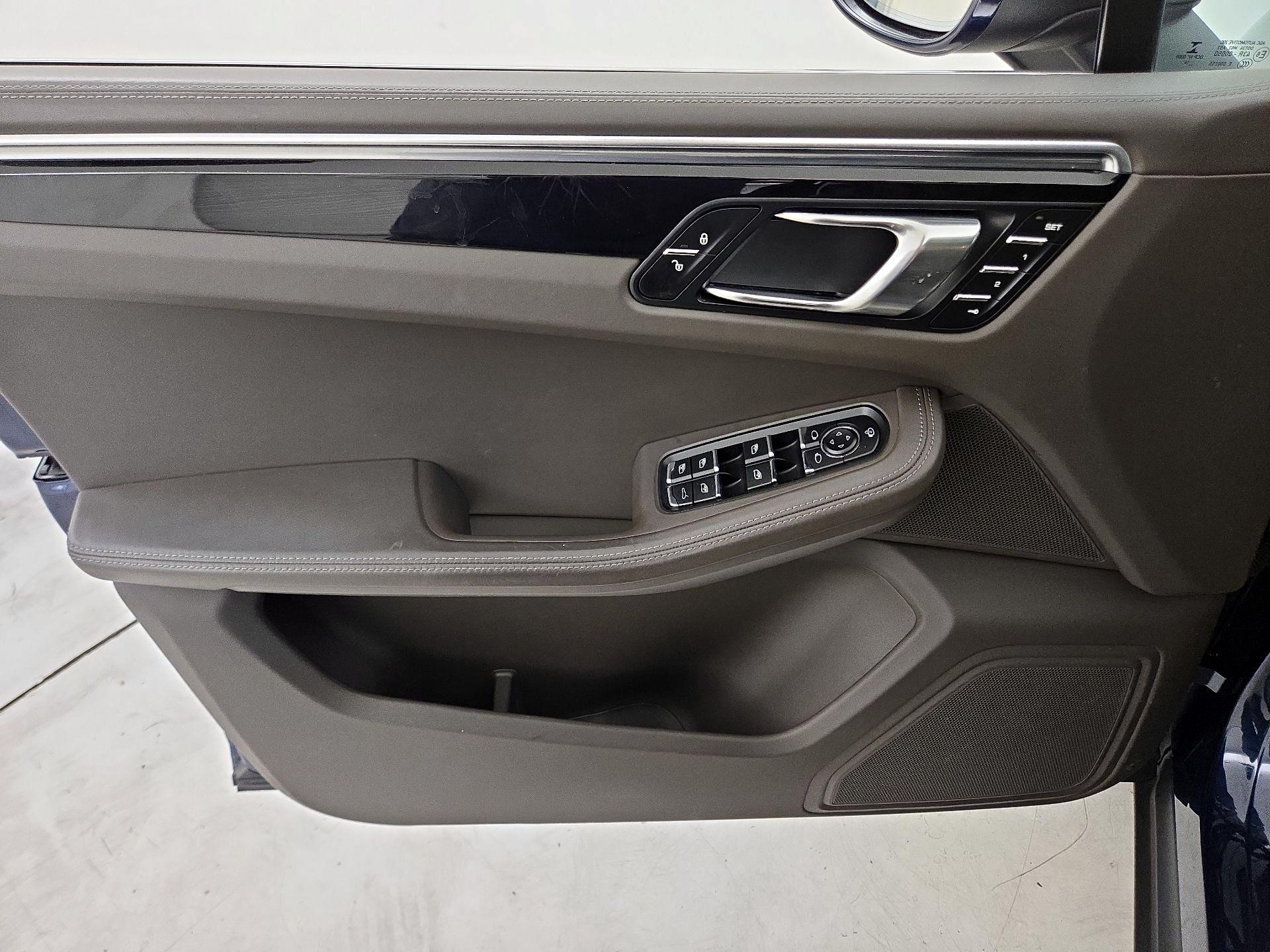 Thumbnail: 2015 Porsche Macan - 12