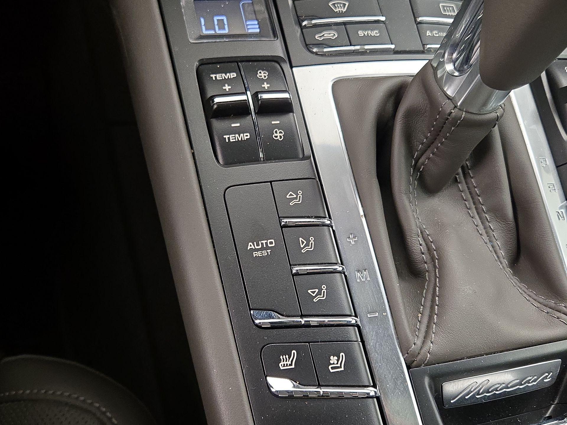 Thumbnail: 2015 Porsche Macan - 17