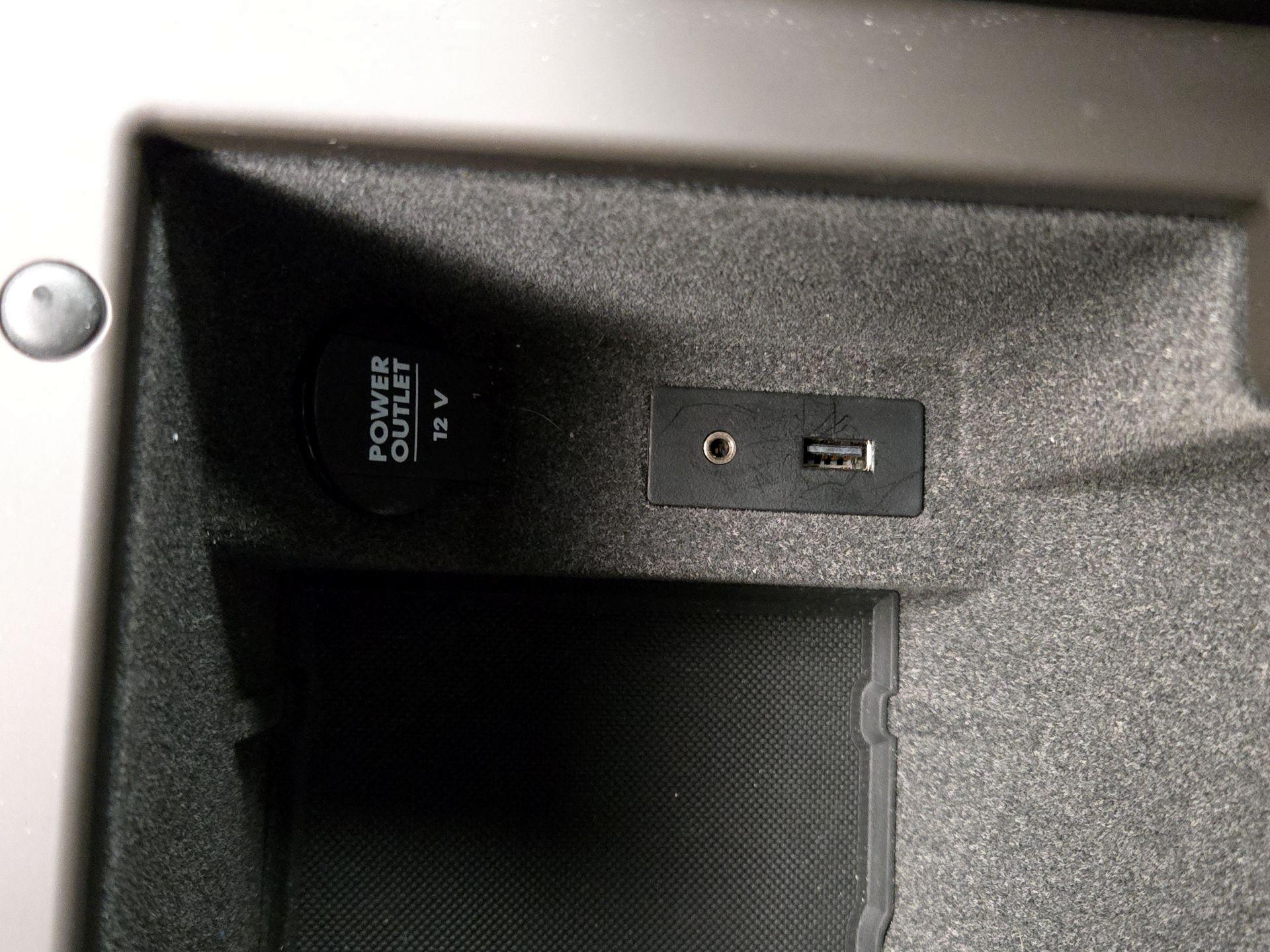 Thumbnail: 2015 Porsche Macan - 19