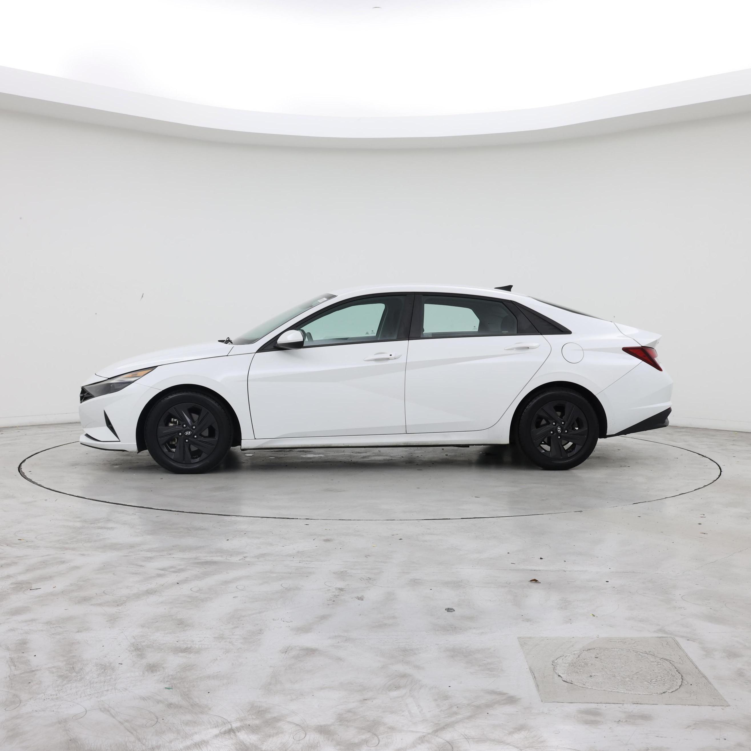 Thumbnail: 2022 Hyundai Elantra - 3