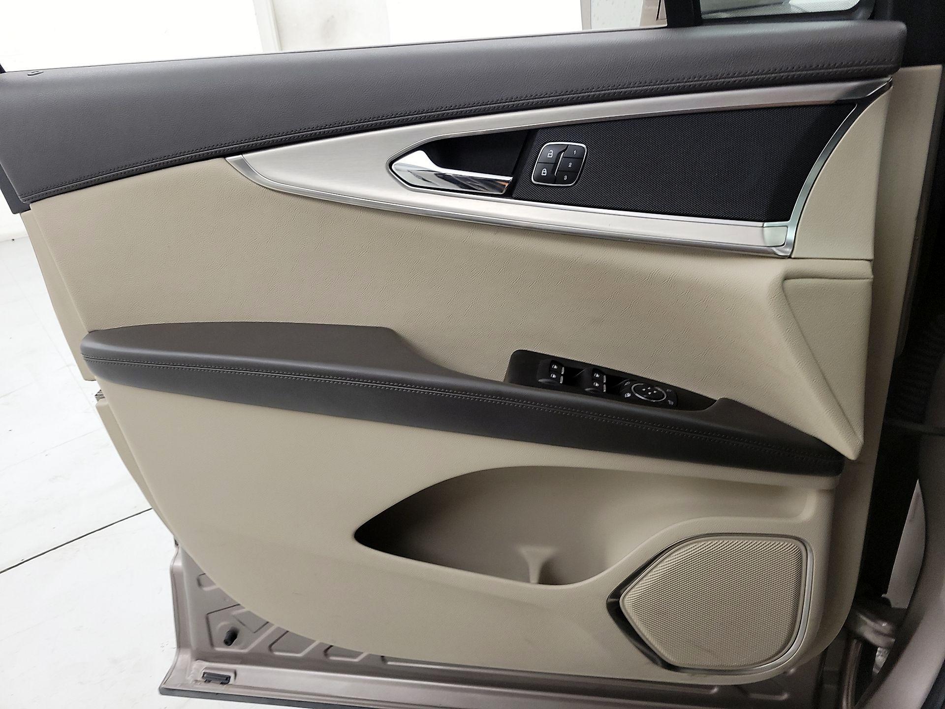 Thumbnail: 2020 Lincoln Nautilus - 12