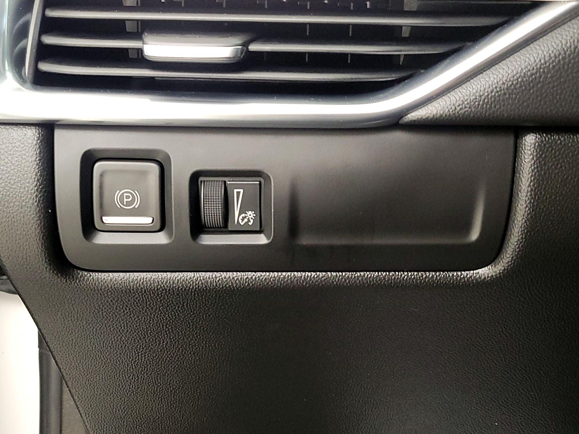 Thumbnail: 2023 Cadillac XT4 - 13